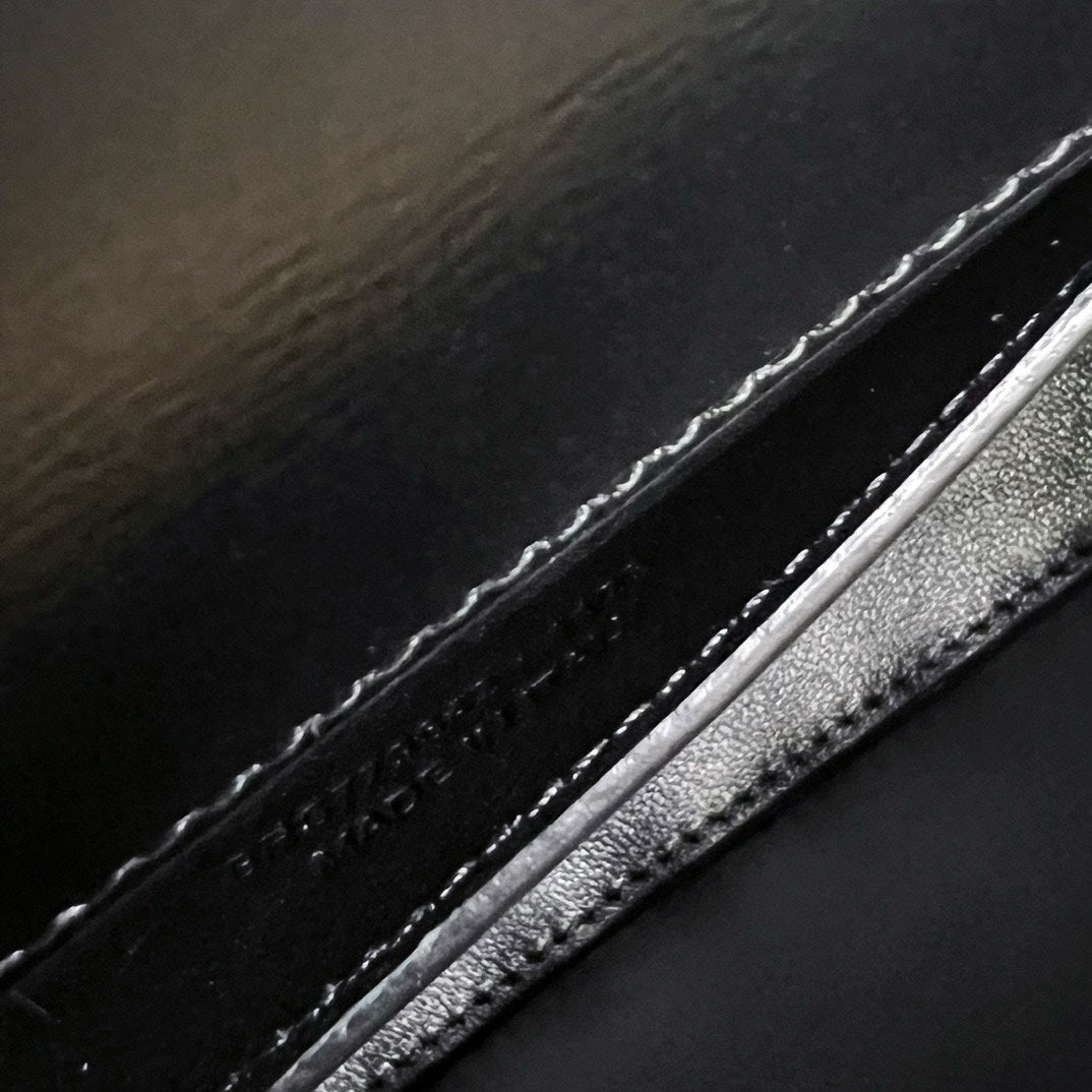 VOLTAIRE IN BOX 21 IN BLACK CALFSKIN GOLD LOGO mysite