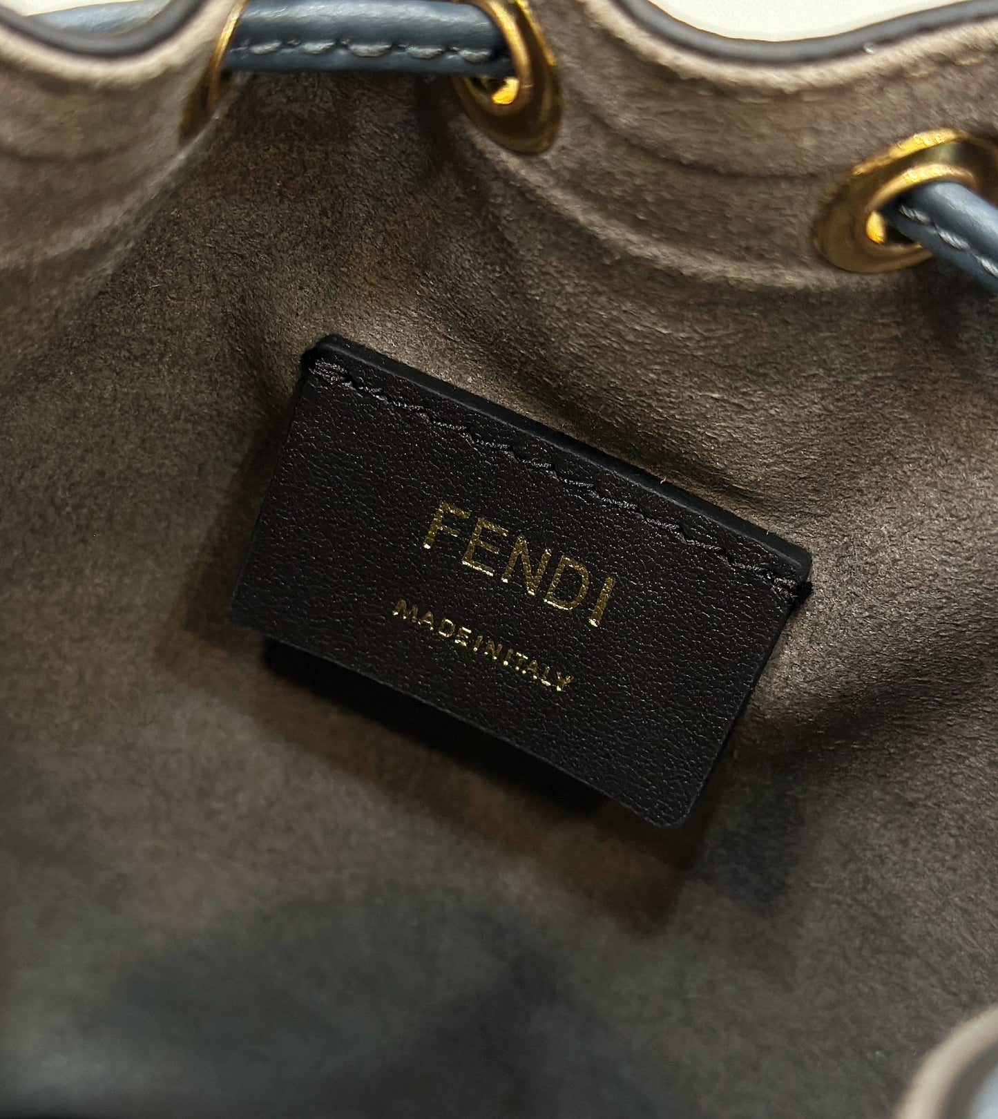 MON TRESOR 18 IN COLORFUL CANVAS WITH FF MOTIF EMBROIDERED mysite