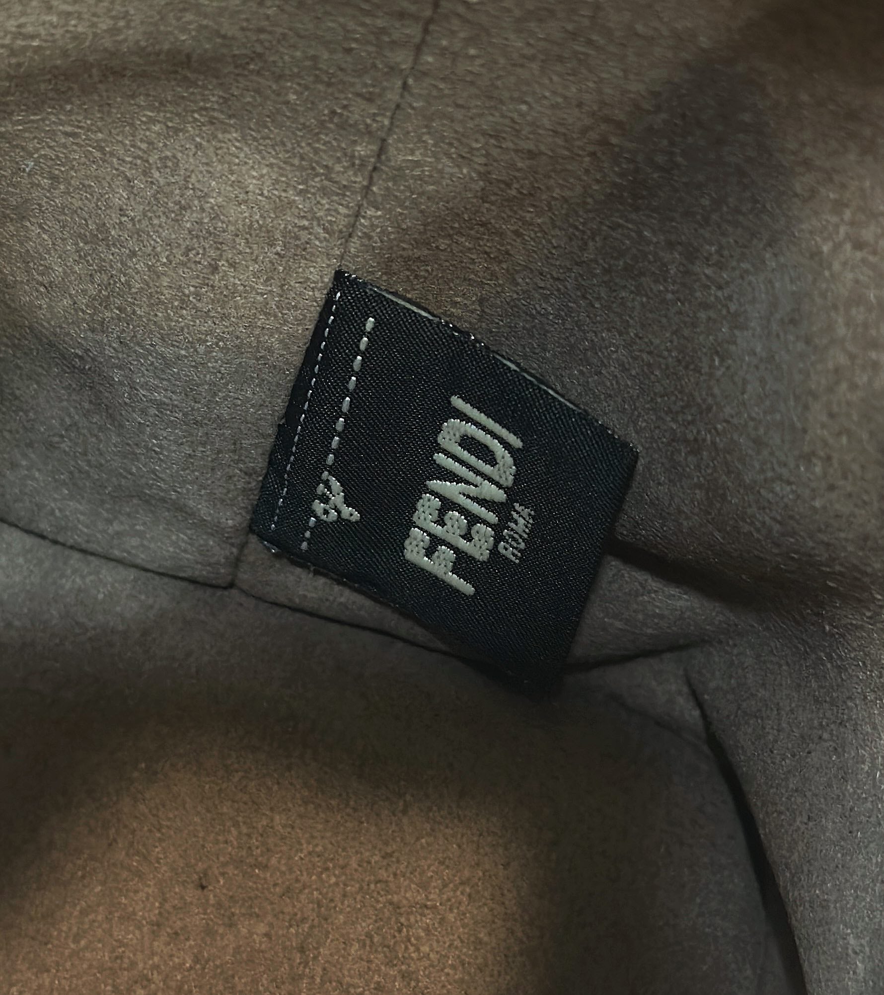 MON TRESOR 18 IN COLORFUL CANVAS WITH FF MOTIF EMBROIDERED mysite