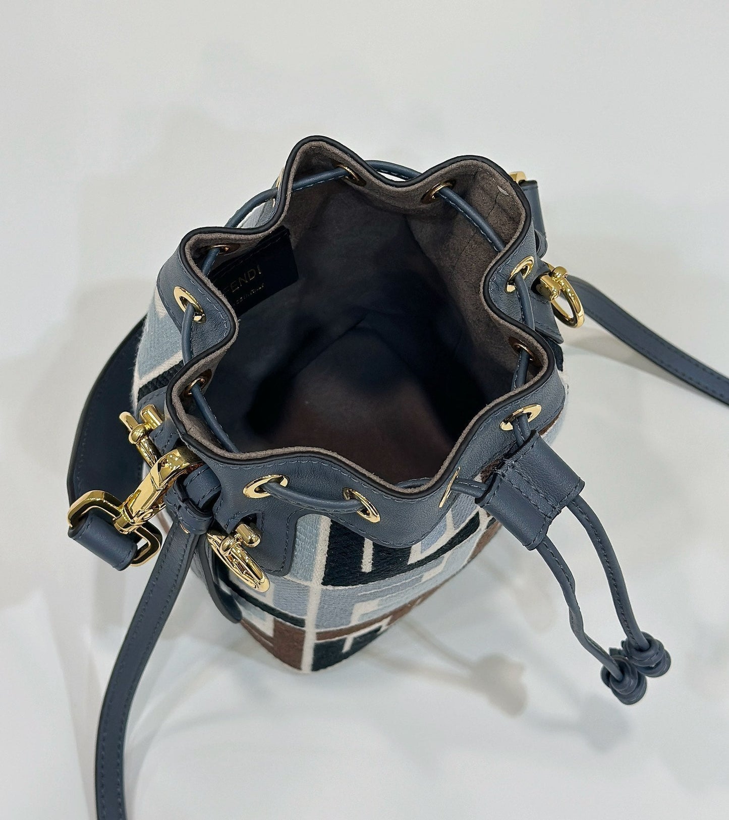 MON TRESOR 18 IN COLORFUL CANVAS WITH FF MOTIF EMBROIDERED mysite