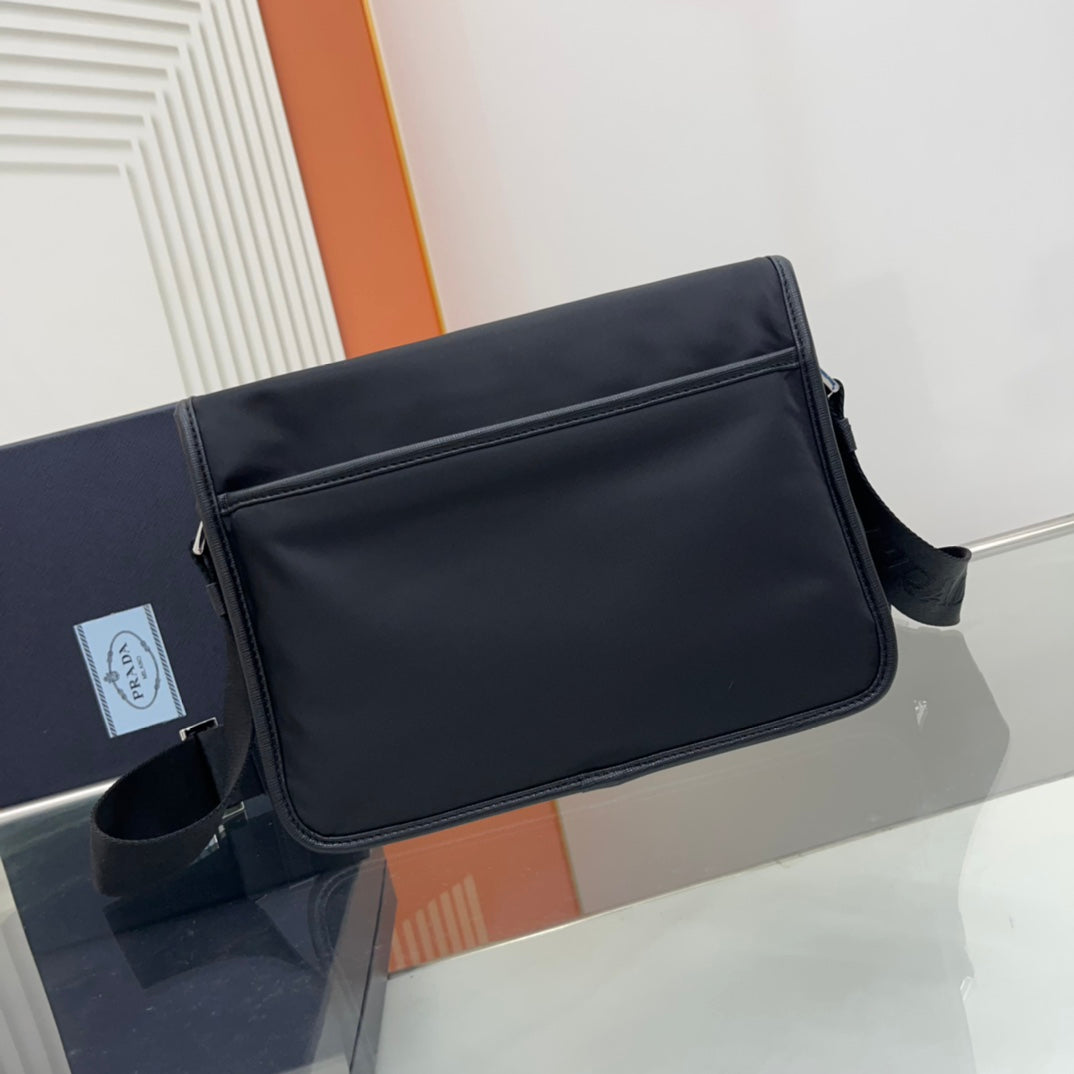 PRA 26 SHOULDER BAG IN BLACK RE-NYLON AND SAFFIANO LEATHER mysite