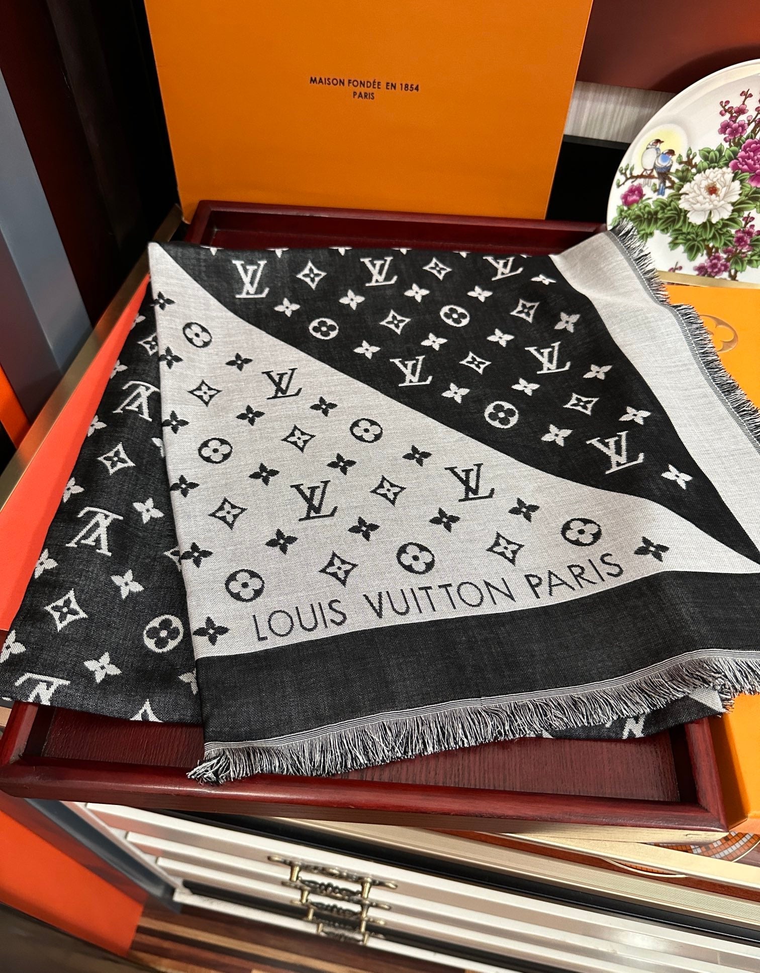 MONOGRAM 140 CM SQUARE SCARF IN BLACK MIX WHITE CASHMERE 391107 mysite
