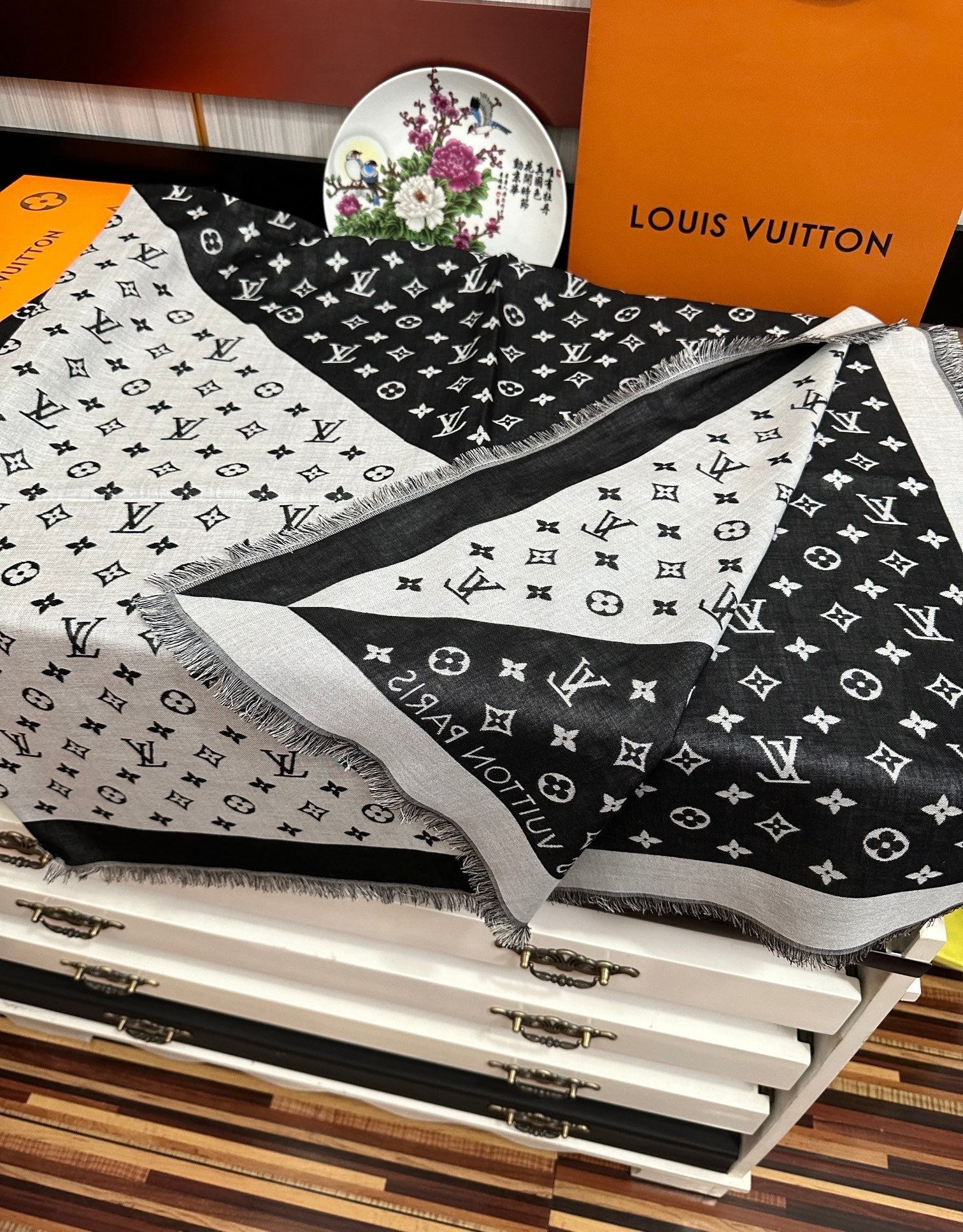 MONOGRAM 140 CM SQUARE SCARF IN BLACK MIX WHITE CASHMERE 391107 mysite
