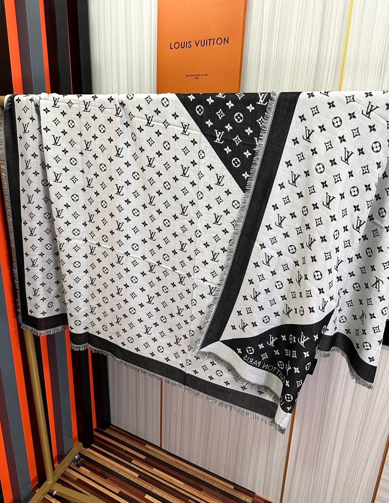 MONOGRAM 140 CM SQUARE SCARF IN BLACK MIX WHITE CASHMERE 391107 mysite