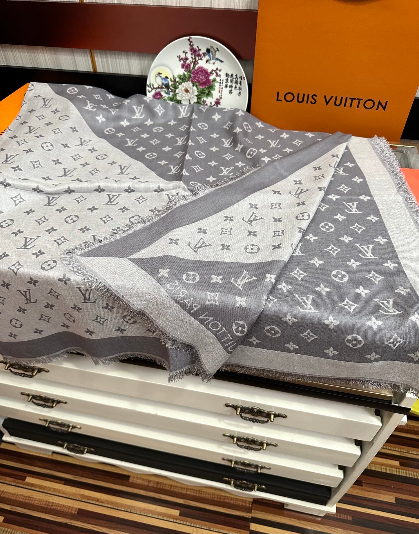 MONOGRAM 140 CM SQUARE SCARF IN STEEL GRAY MIX WHITE CASHMERE 391109 mysite