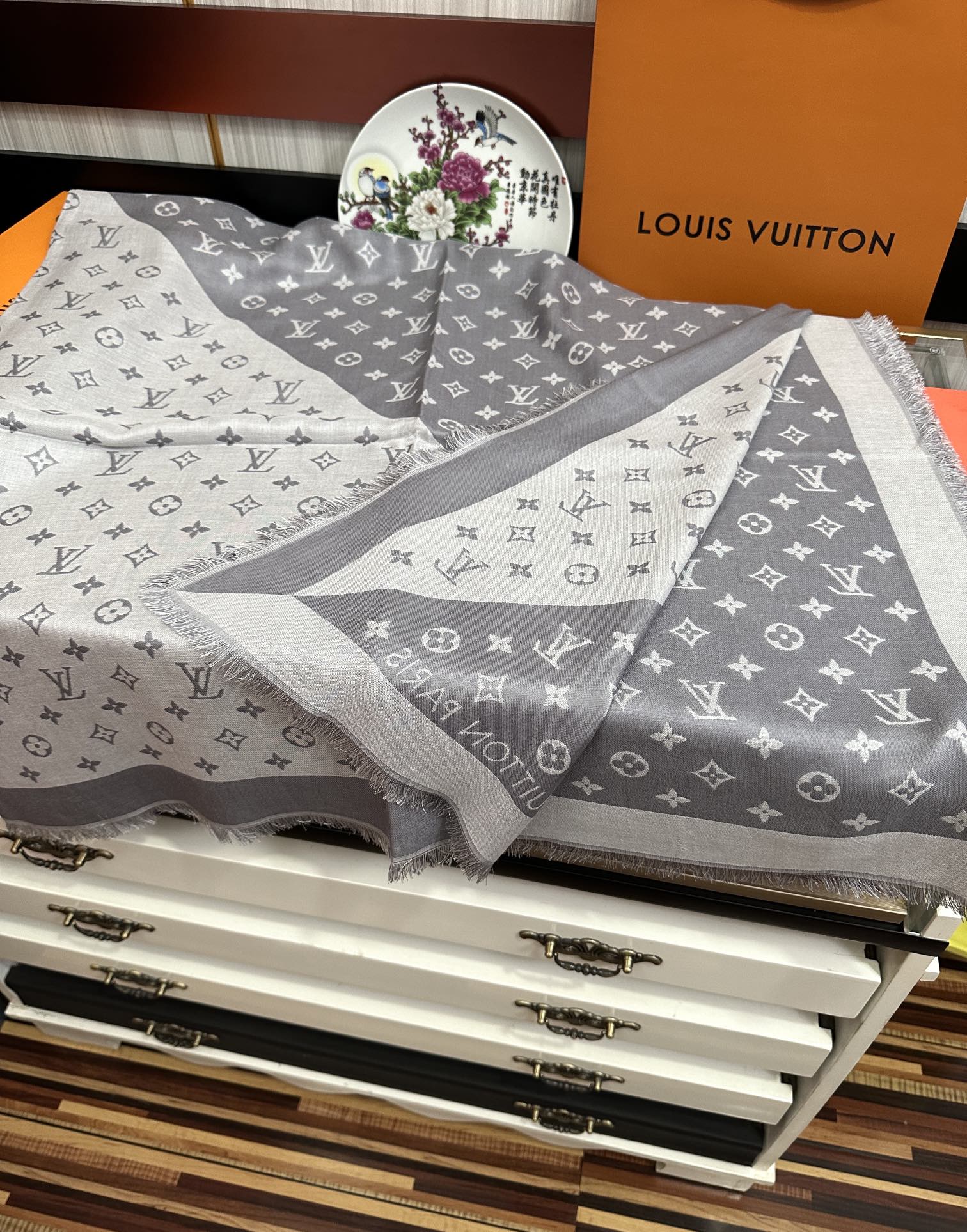 MONOGRAM 140 CM SQUARE SCARF IN STEEL GRAY MIX WHITE CASHMERE 391109 mysite