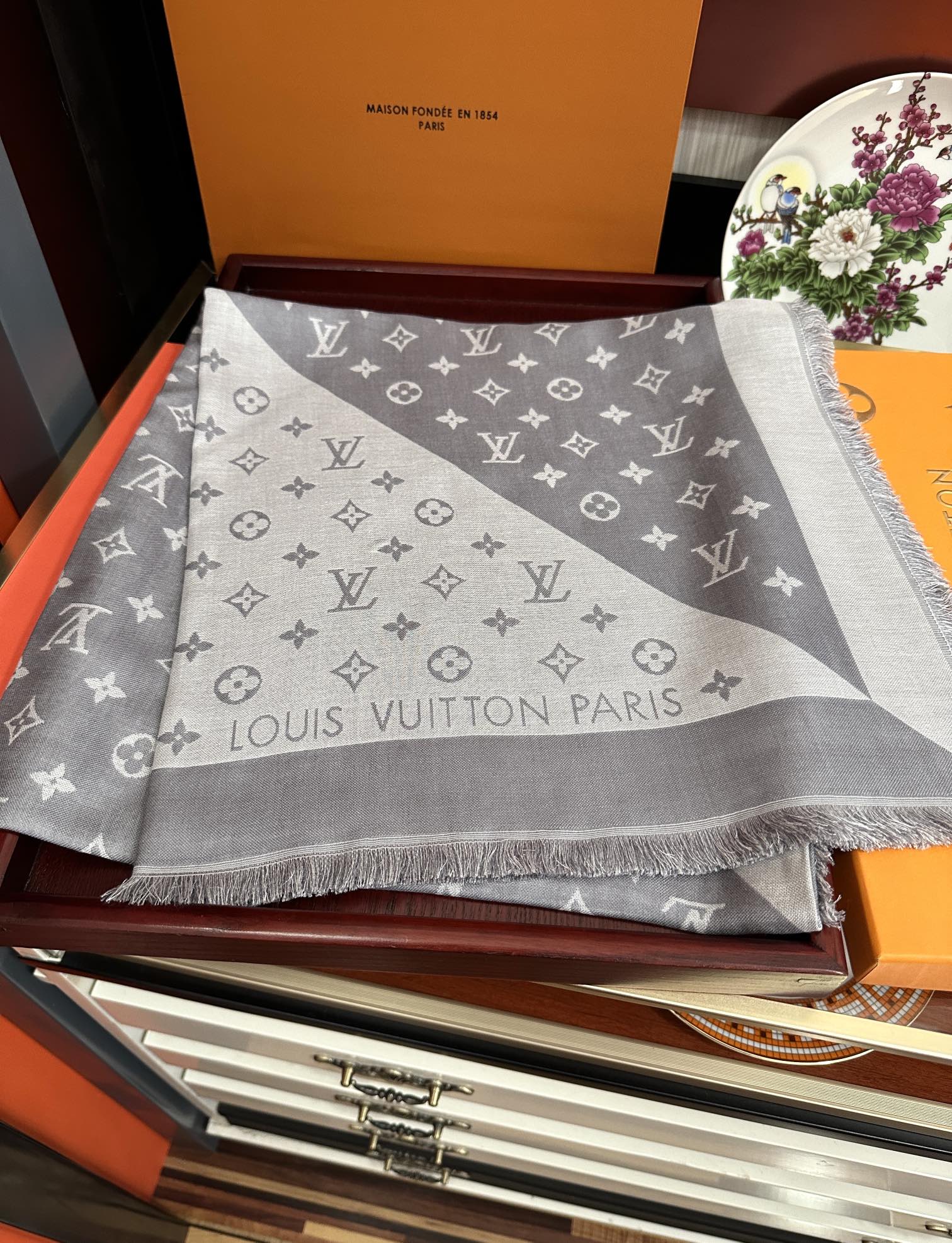 MONOGRAM 140 CM SQUARE SCARF IN STEEL GRAY MIX WHITE CASHMERE 391109 mysite