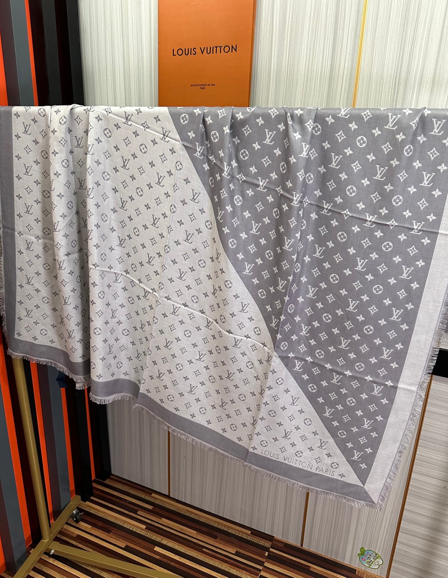 MONOGRAM 140 CM SQUARE SCARF IN STEEL GRAY MIX WHITE CASHMERE 391109 mysite