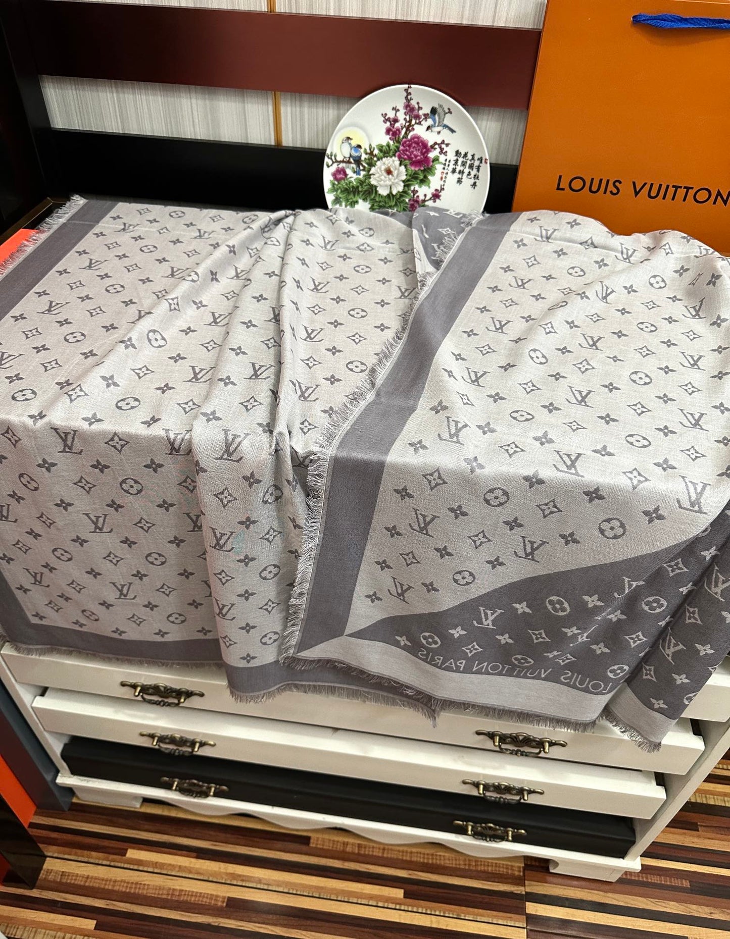 MONOGRAM 140 CM SQUARE SCARF IN STEEL GRAY MIX WHITE CASHMERE 391109 mysite