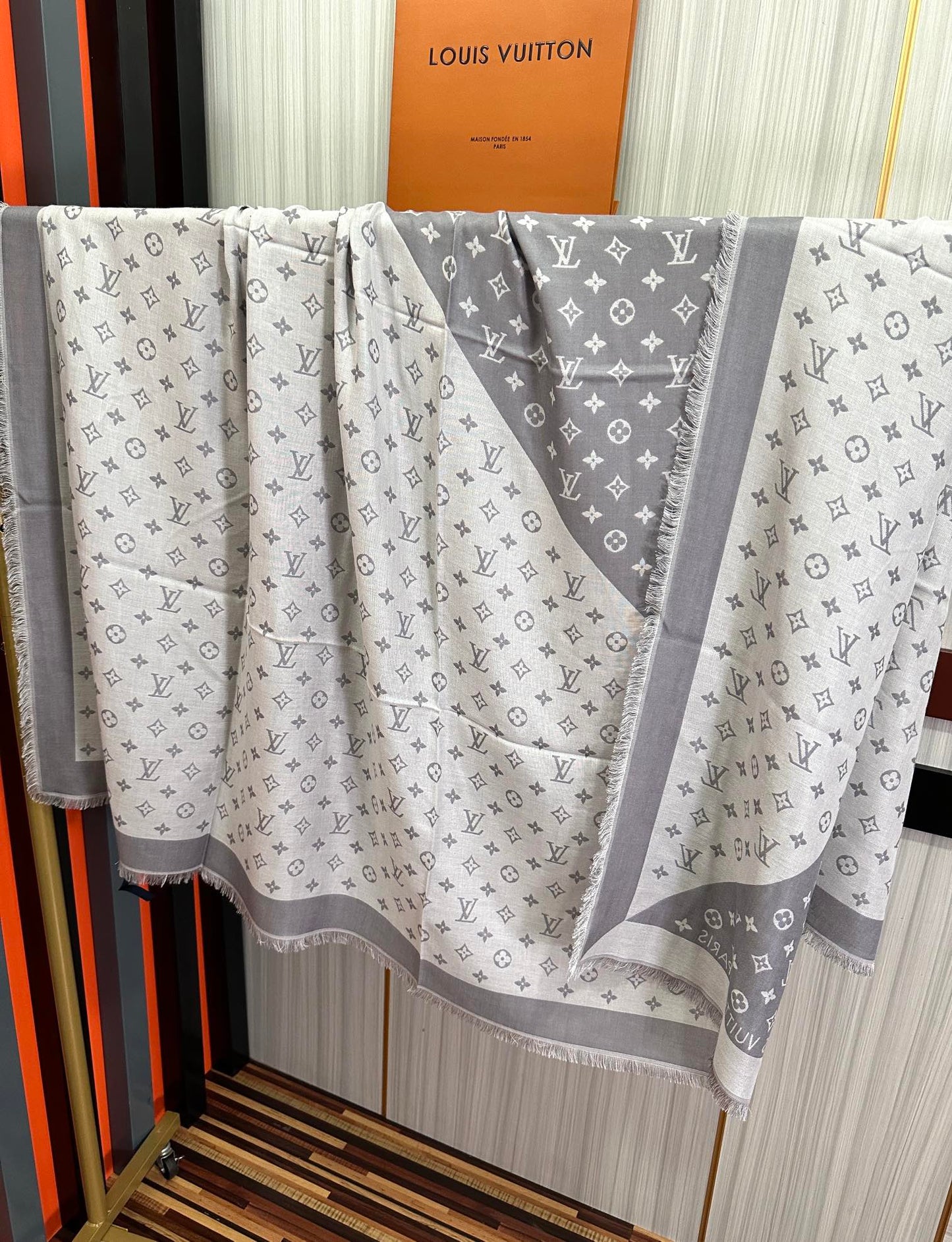 MONOGRAM 140 CM SQUARE SCARF IN STEEL GRAY MIX WHITE CASHMERE 391109 mysite