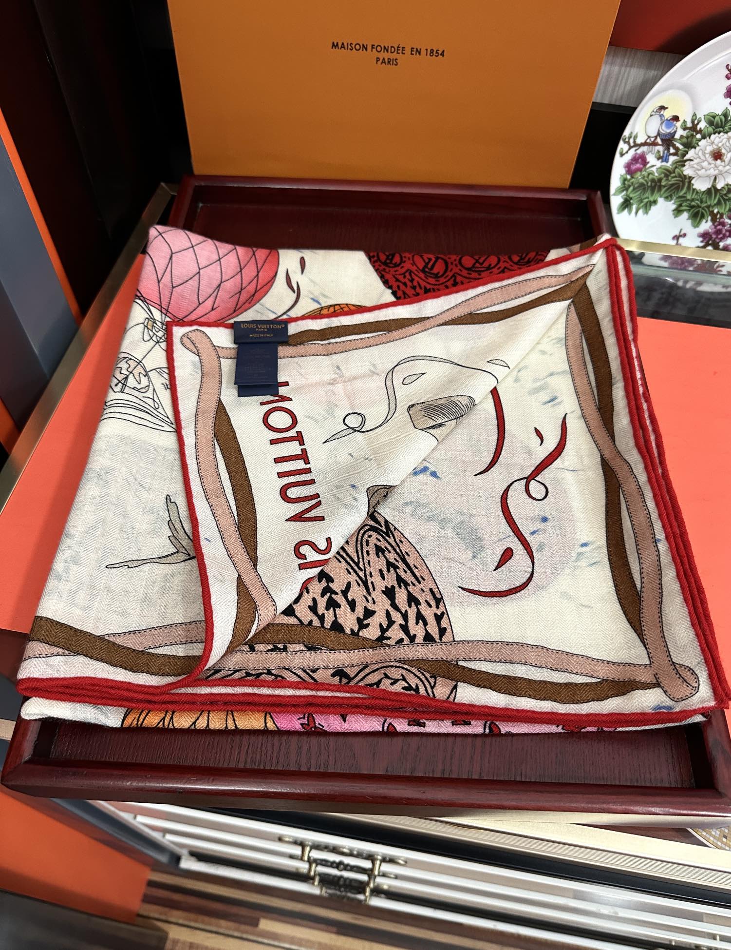 UP AND AWAY 140 CM SQUARE SILK SCARF COLORFUL 400072 mysite