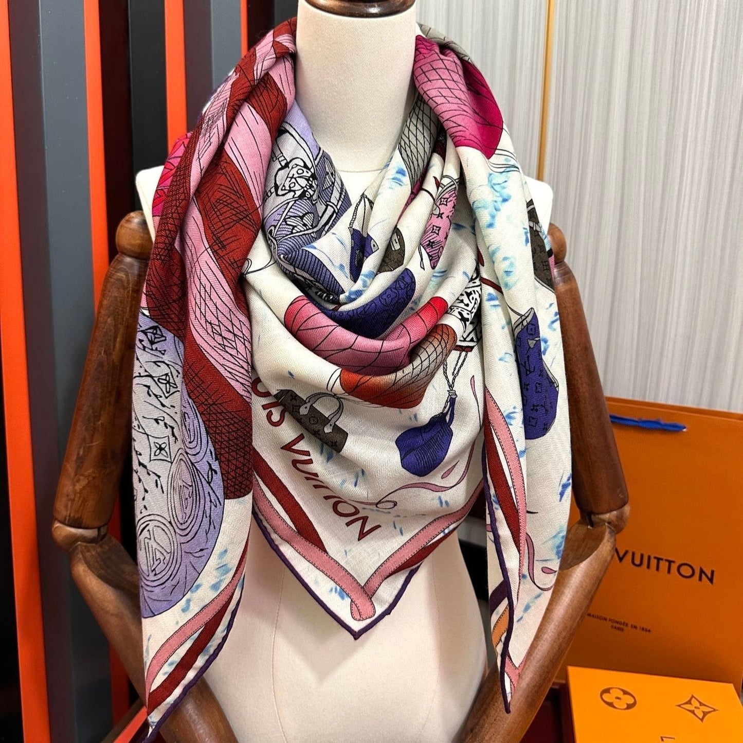 UP AND AWAY 140 CM SQUARE SILK SCARF COLORFUL 400073 mysite