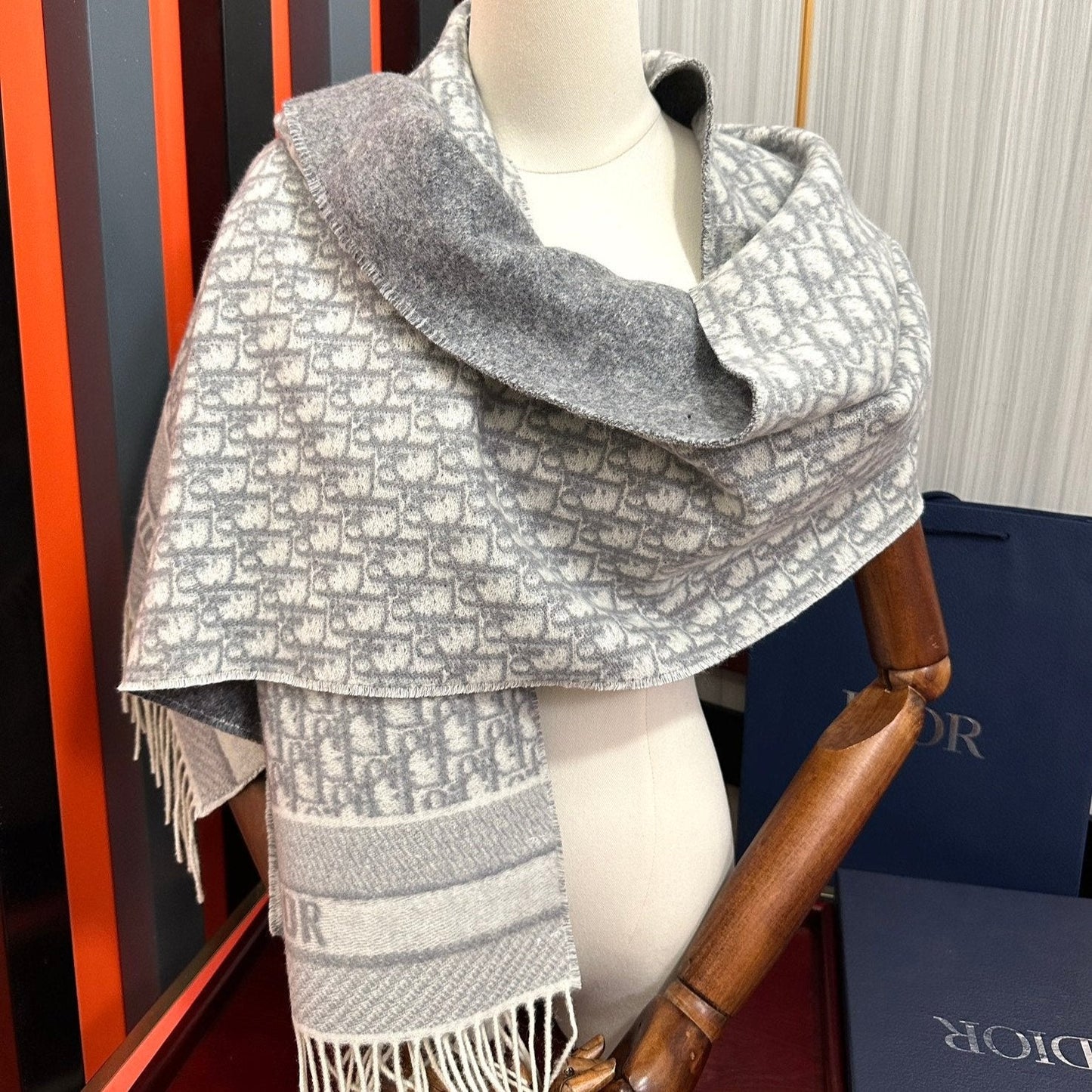 OBLIQUE 190 CM SCARF IN LIGHT GREY TECHNICAL CASHMERE 415487 mysite