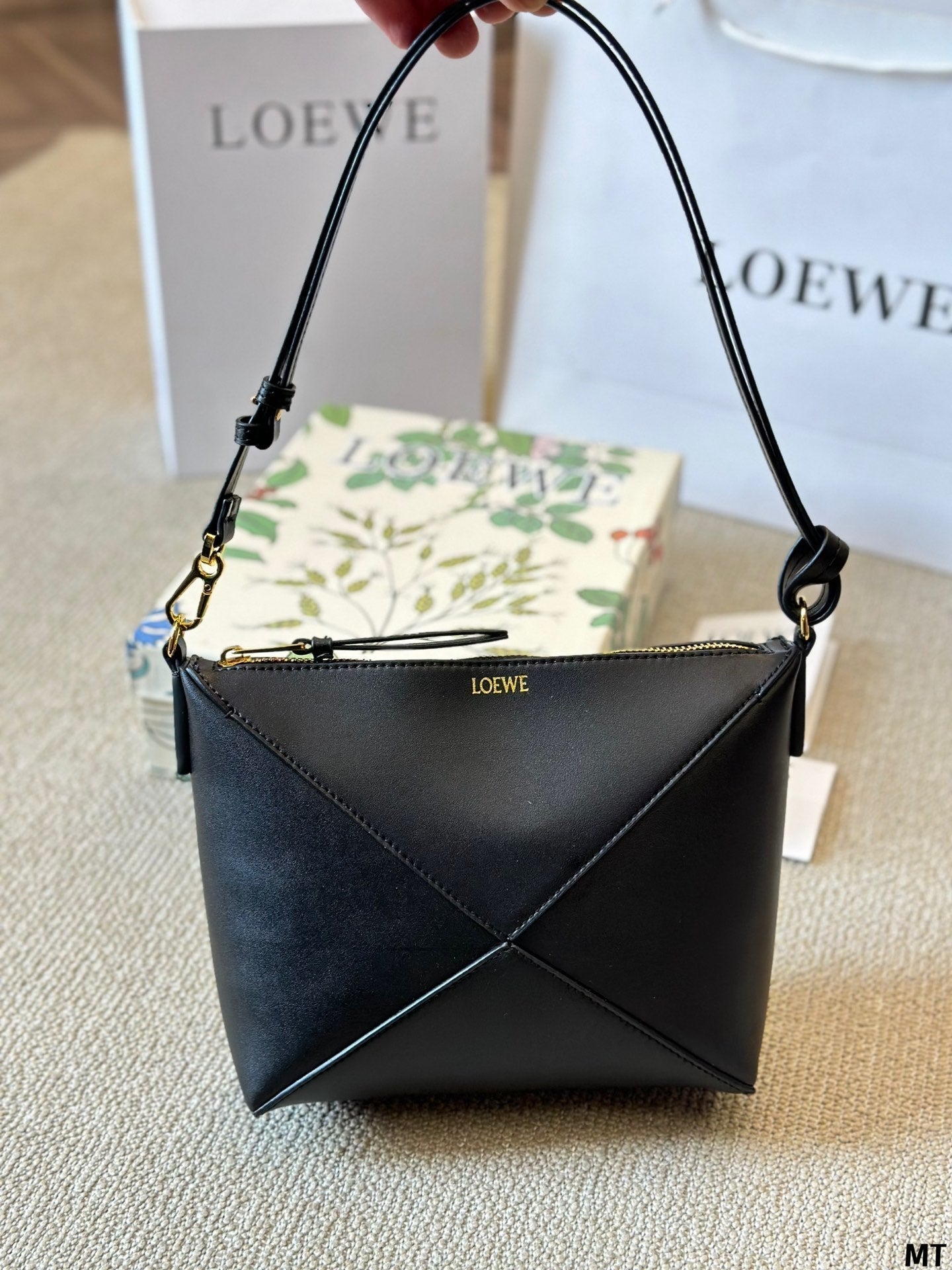 LOE 20 PUZZLE FOLD POUCH IN BLACK NAPPA CALFSKIN mysite