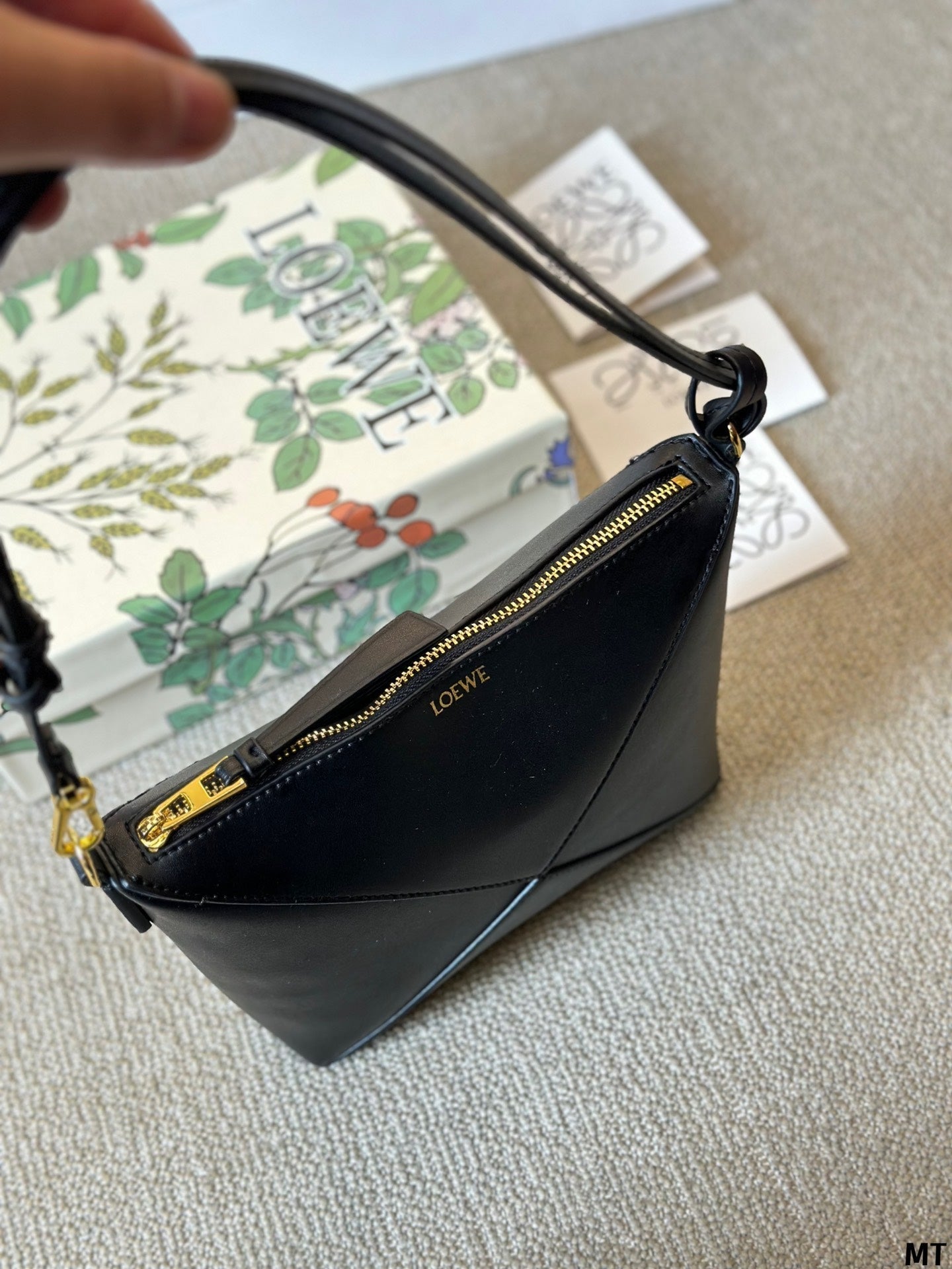 LOE 20 PUZZLE FOLD POUCH IN BLACK NAPPA CALFSKIN mysite