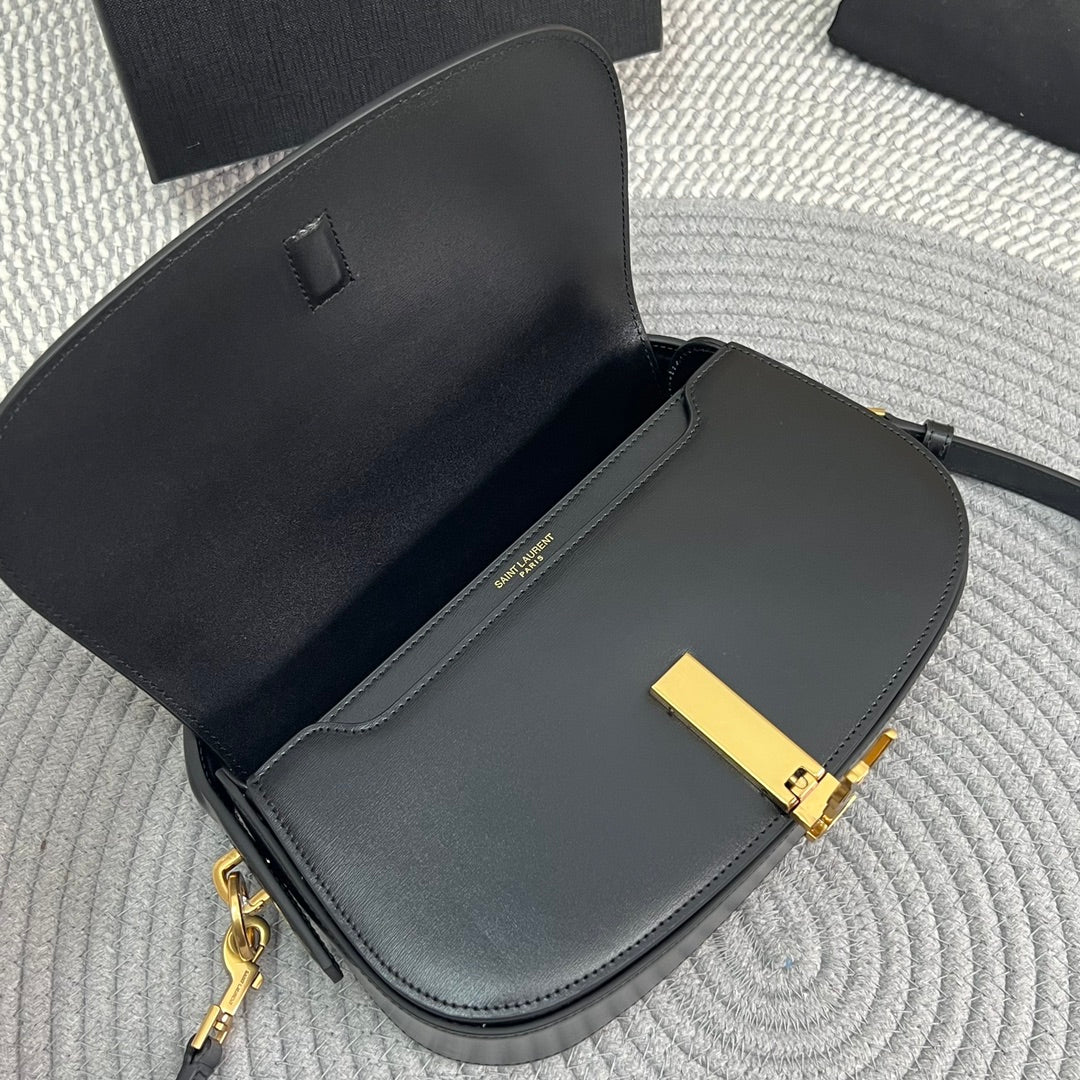 VOLTAIRE 24 IN BLACK CALFSKIN GOLD LOGO mysite