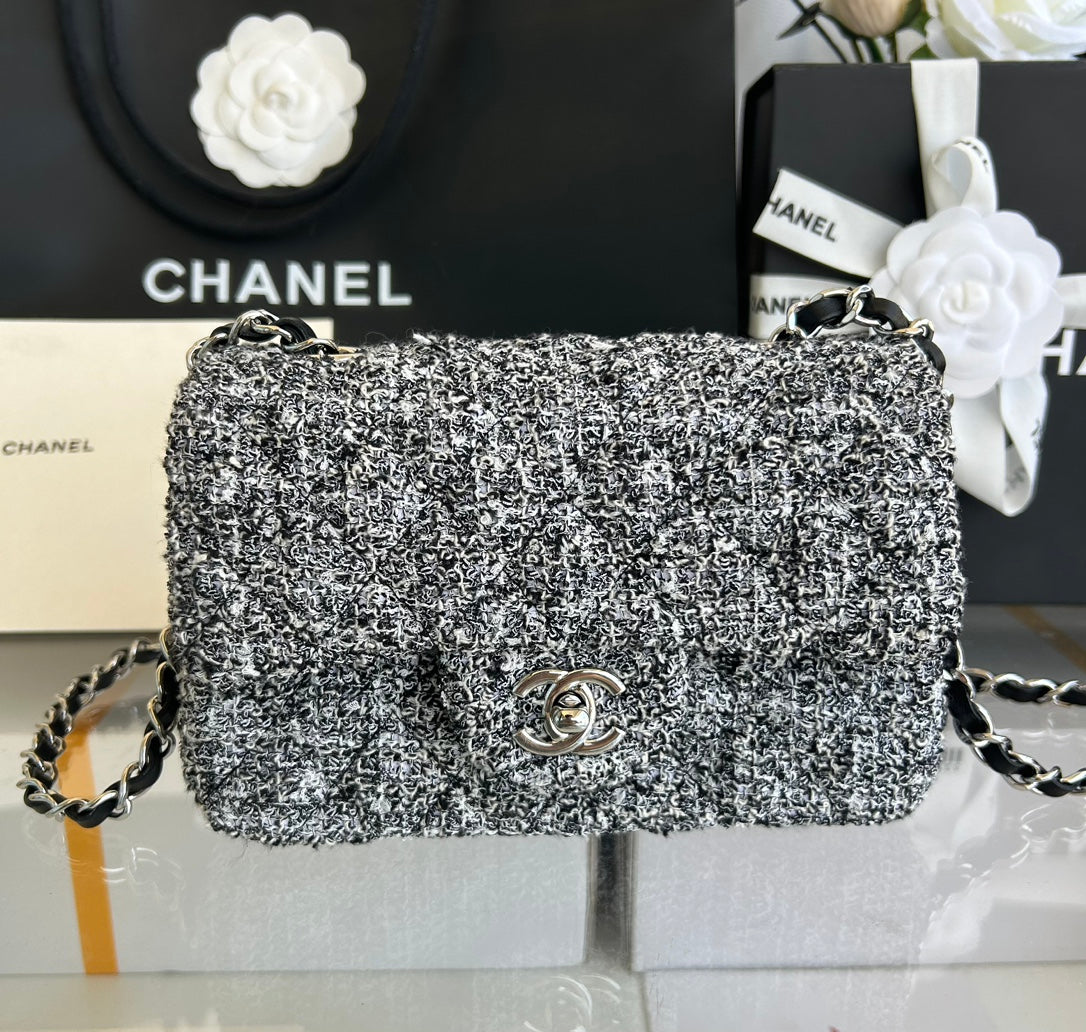 MINI FLAP BAG 20 IN LIGHT GRAY TWEED SILVER HARDWARE mysite