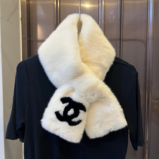 SCARF IN WHITE RABBIT FUR WITH BLACK LOGO 397437 mysite