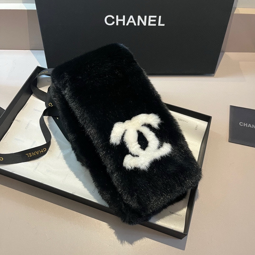 SCARF IN BLACK RABBIT FUR WITH WHITE LOGO 397438 mysite