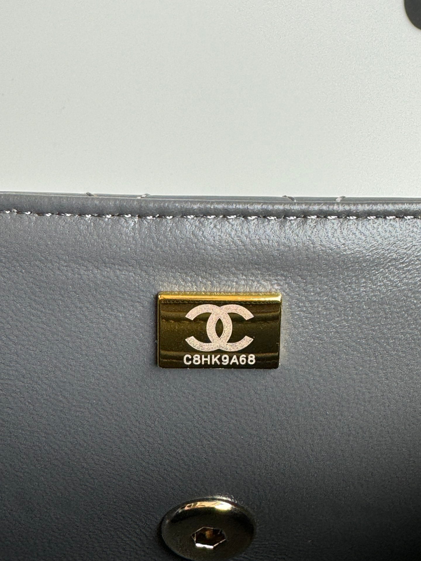 24c mini flap bag 20cm with top handle grey patent calfskin mysite