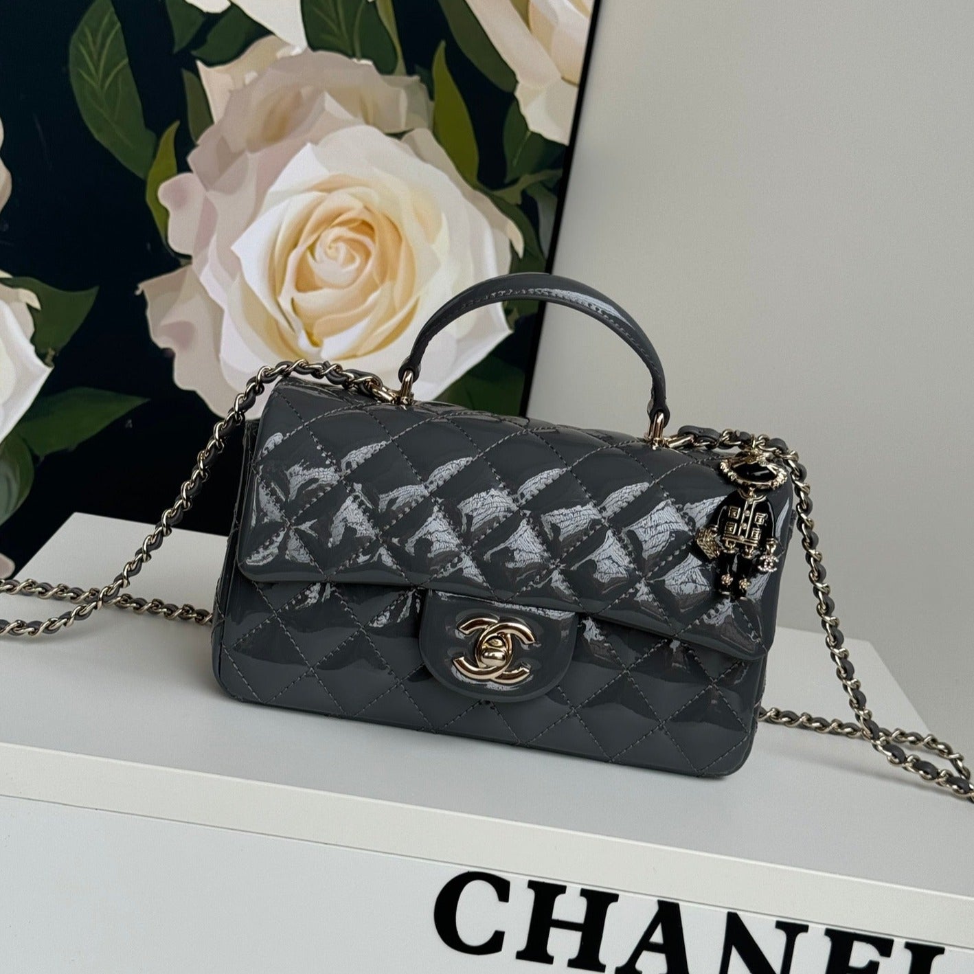 24c mini flap bag 20cm with top handle grey patent calfskin mysite