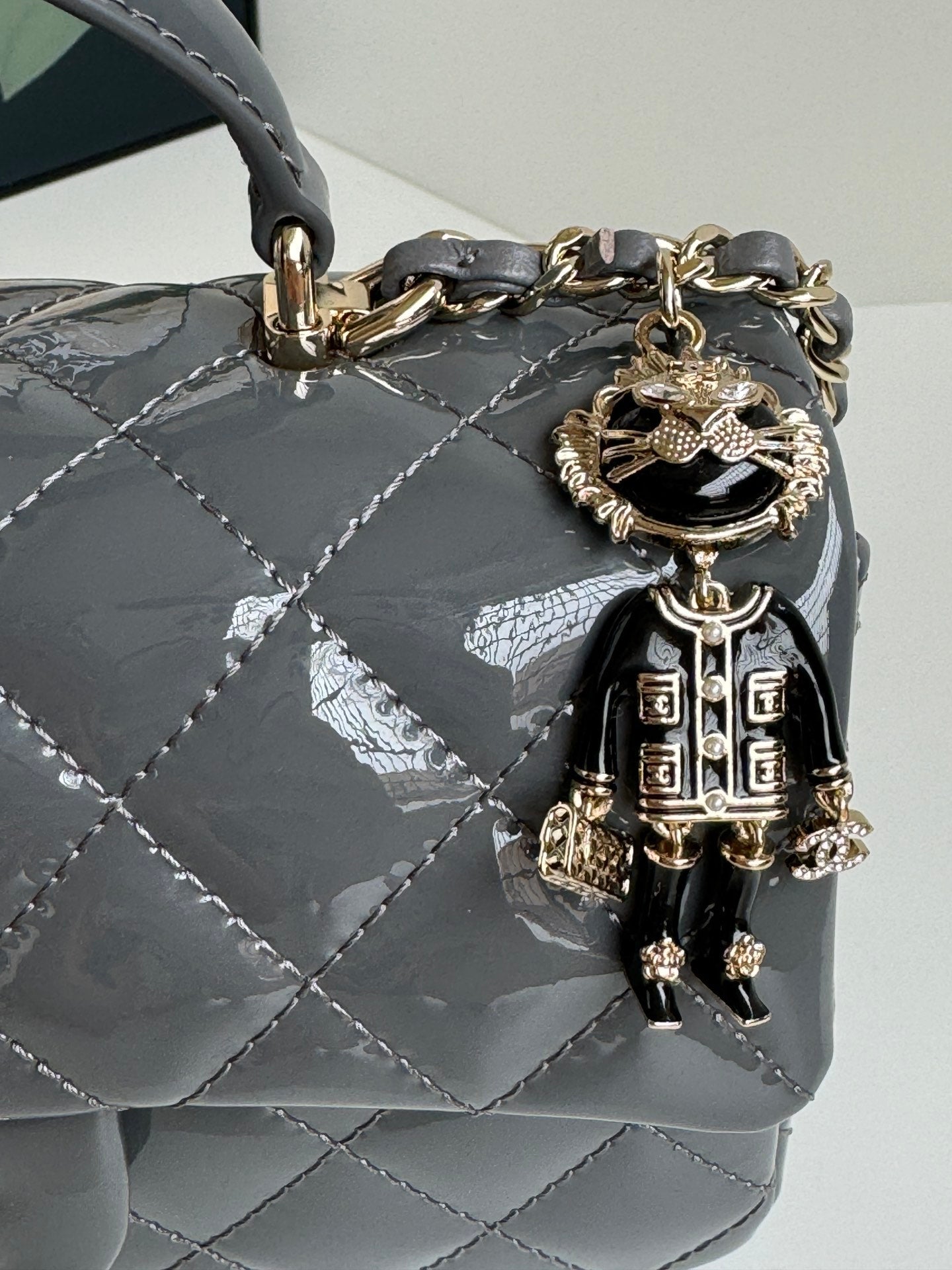 24c mini flap bag 20cm with top handle grey patent calfskin mysite