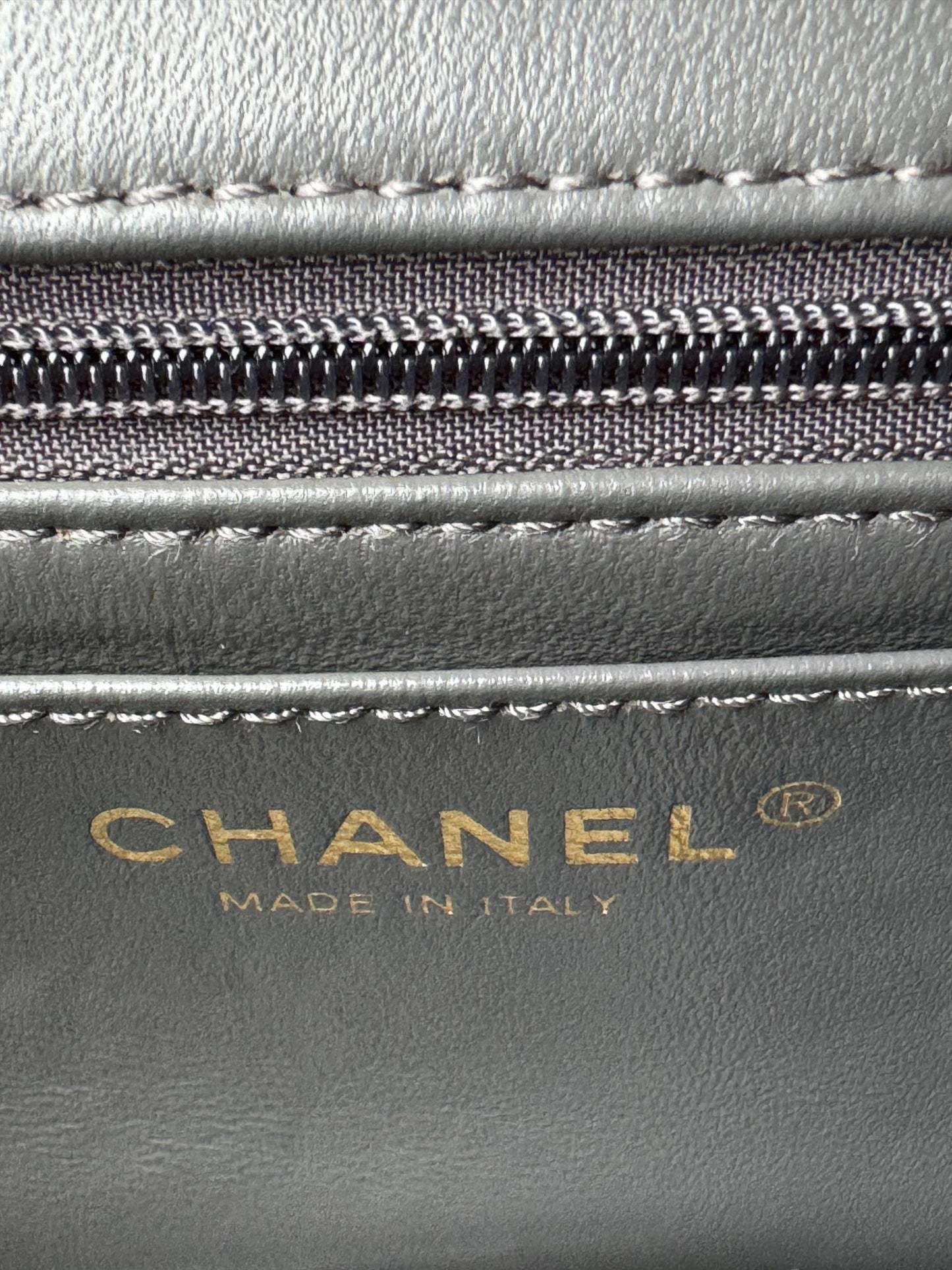 24c mini flap bag 20cm with top handle grey patent calfskin mysite