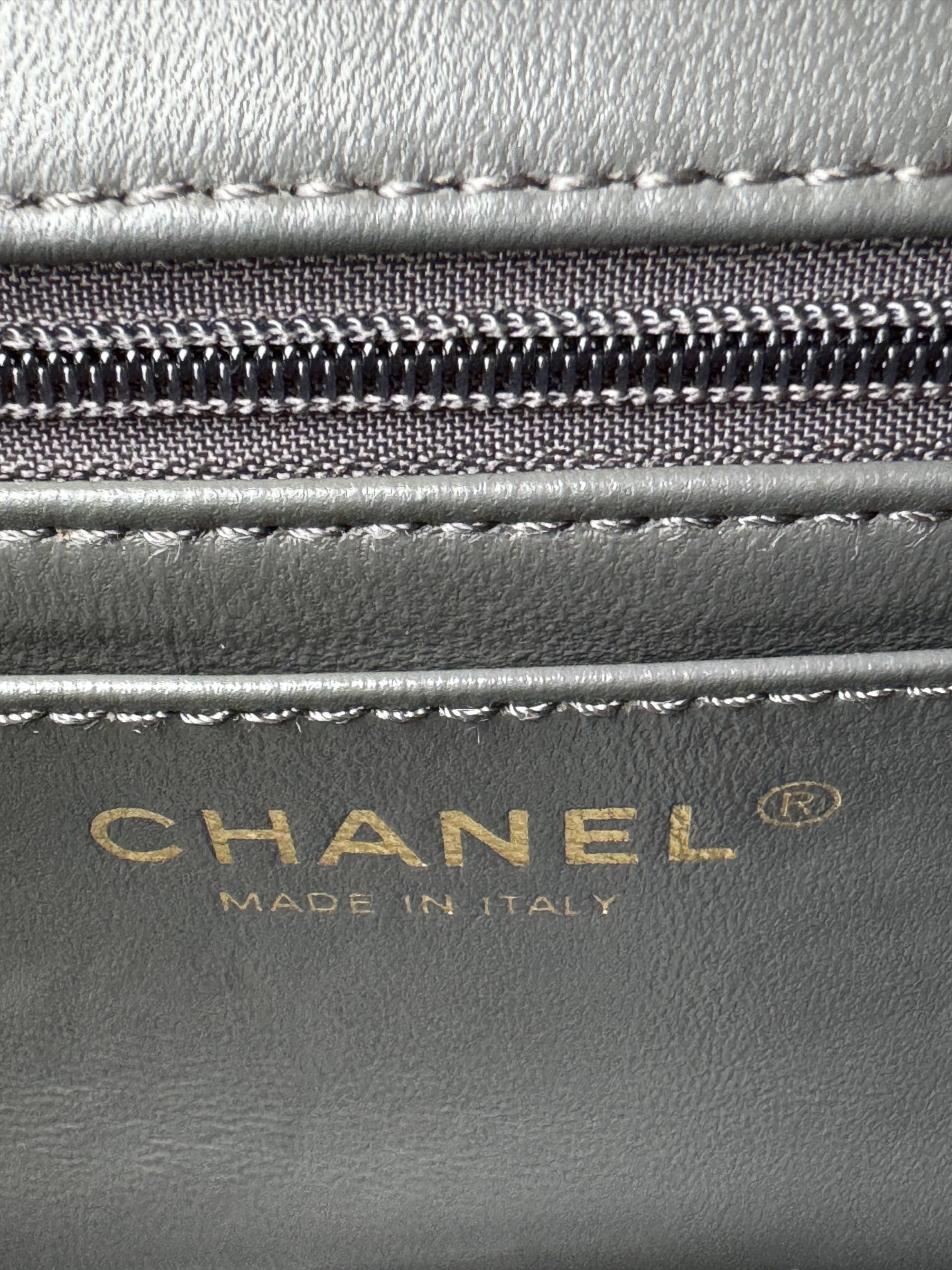 24c mini flap bag 20cm with top handle grey patent calfskin mysite