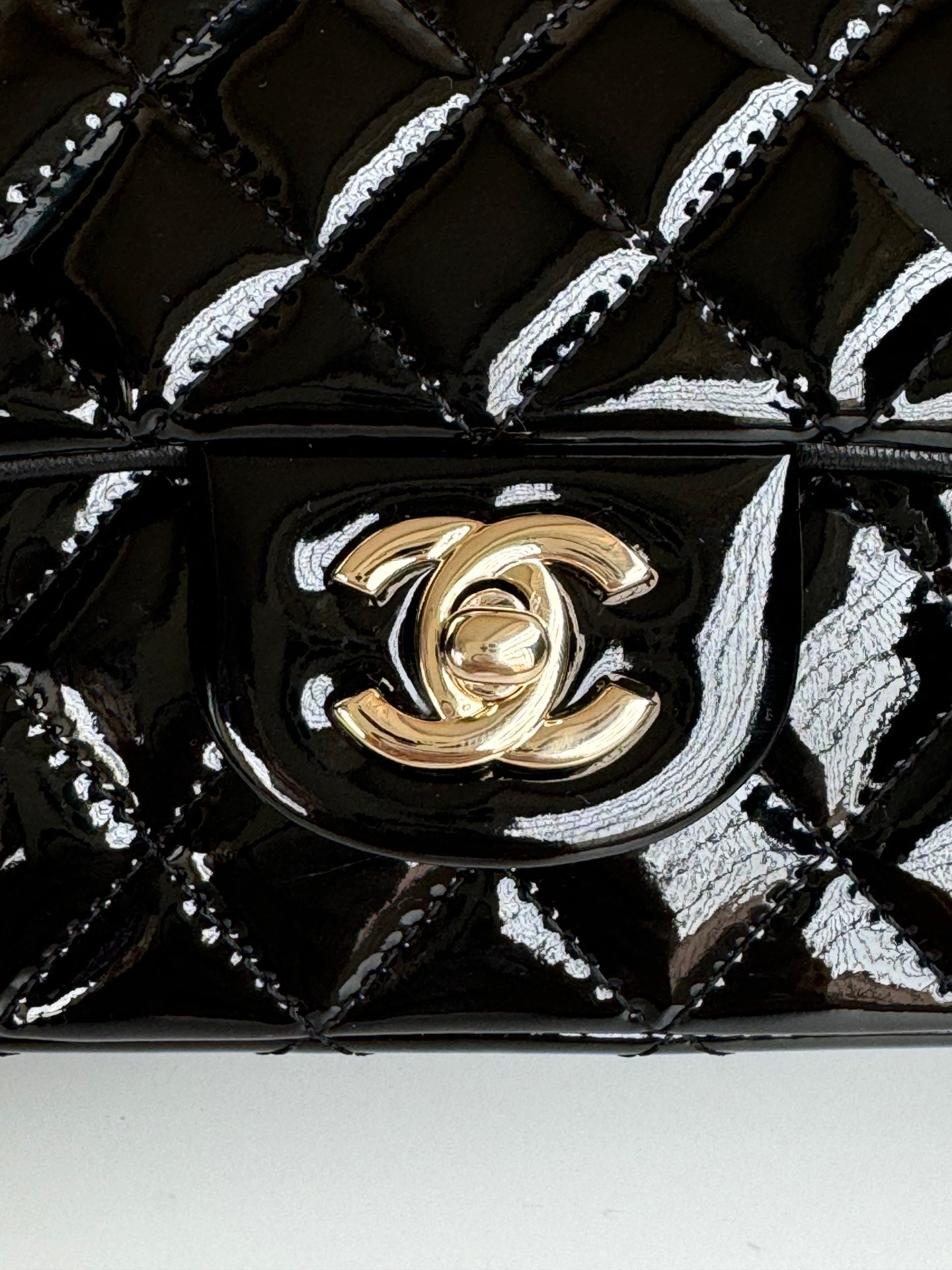 MINI FLAP BAG 20 IN BLACK GLOSSY CALFSKIN GOLD HARDWARE mysite