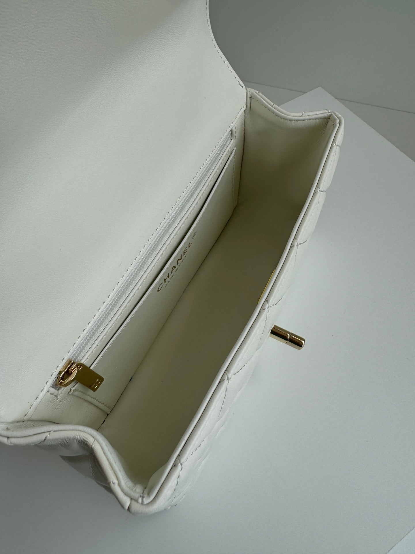 24c mini flap bag 20cm with top handle white lambskin mysite