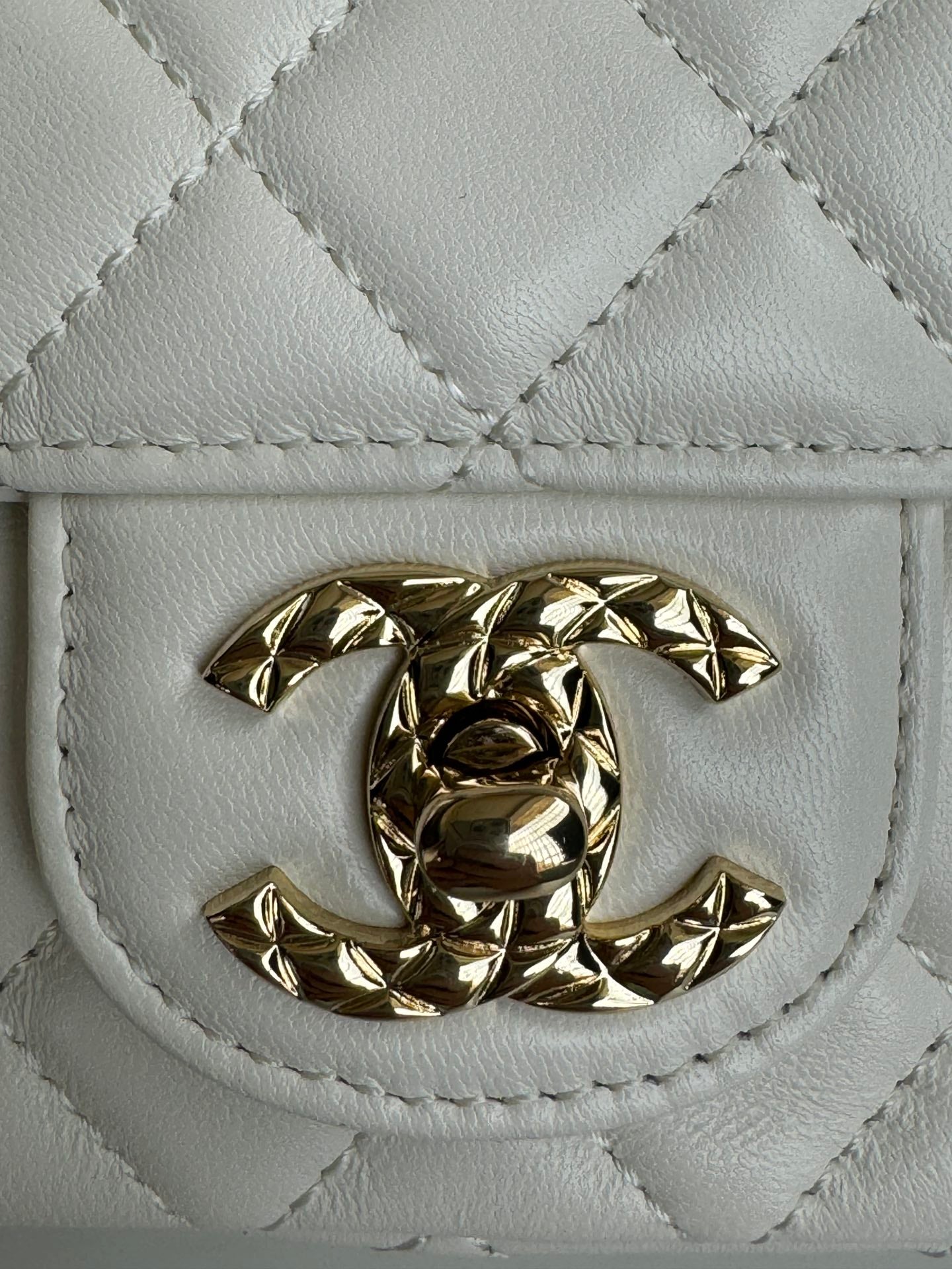 24c mini flap bag 20cm with top handle white lambskin mysite