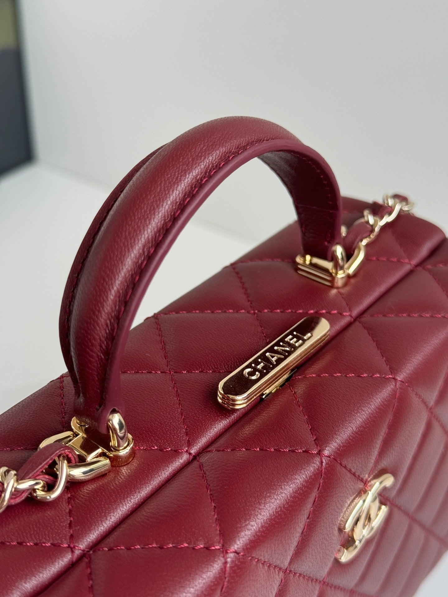 SMALL BOX BAG 18 IN BURGUNDY RED LAMBSKIN GOLD HARDWARE mysite