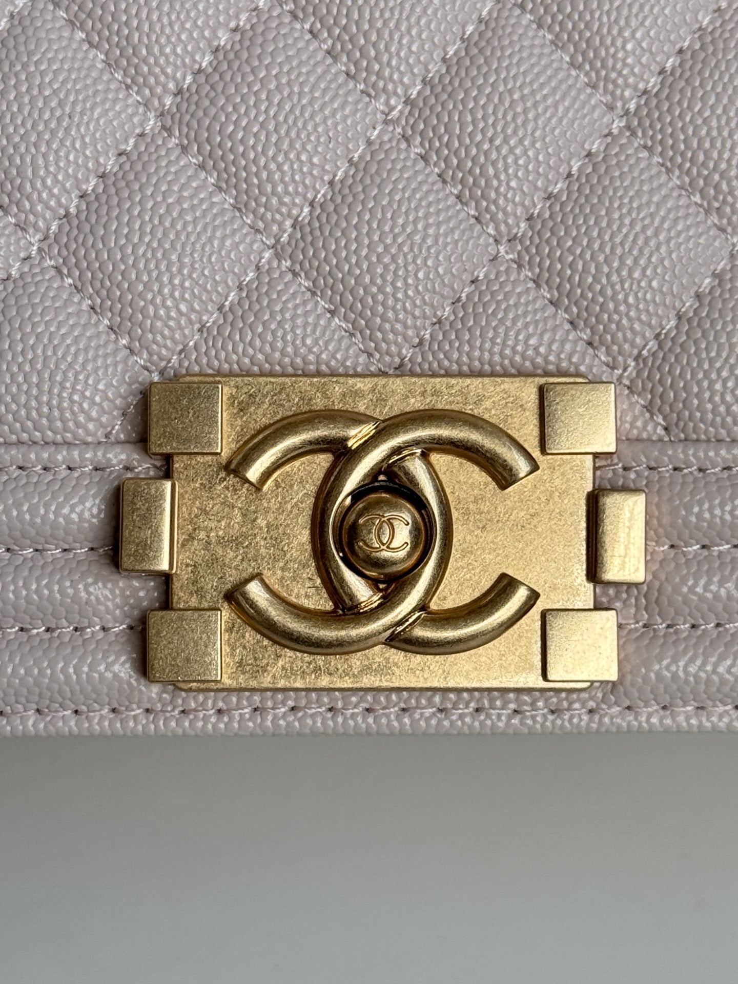 BOY BAG MEDIUM 25 IN PINK NUDE CALFSKIN WITH GOLD HARDWARE mysite