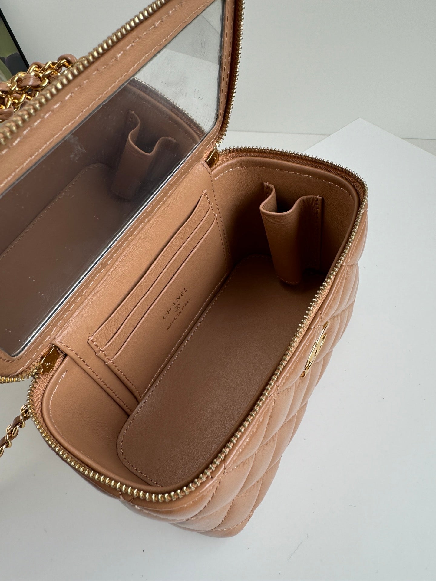 SMALL VANITY CASE 17 WITH HANDLE IN RUSSET BROWN CALFSKIN GOLD METAL CHAIN mysite