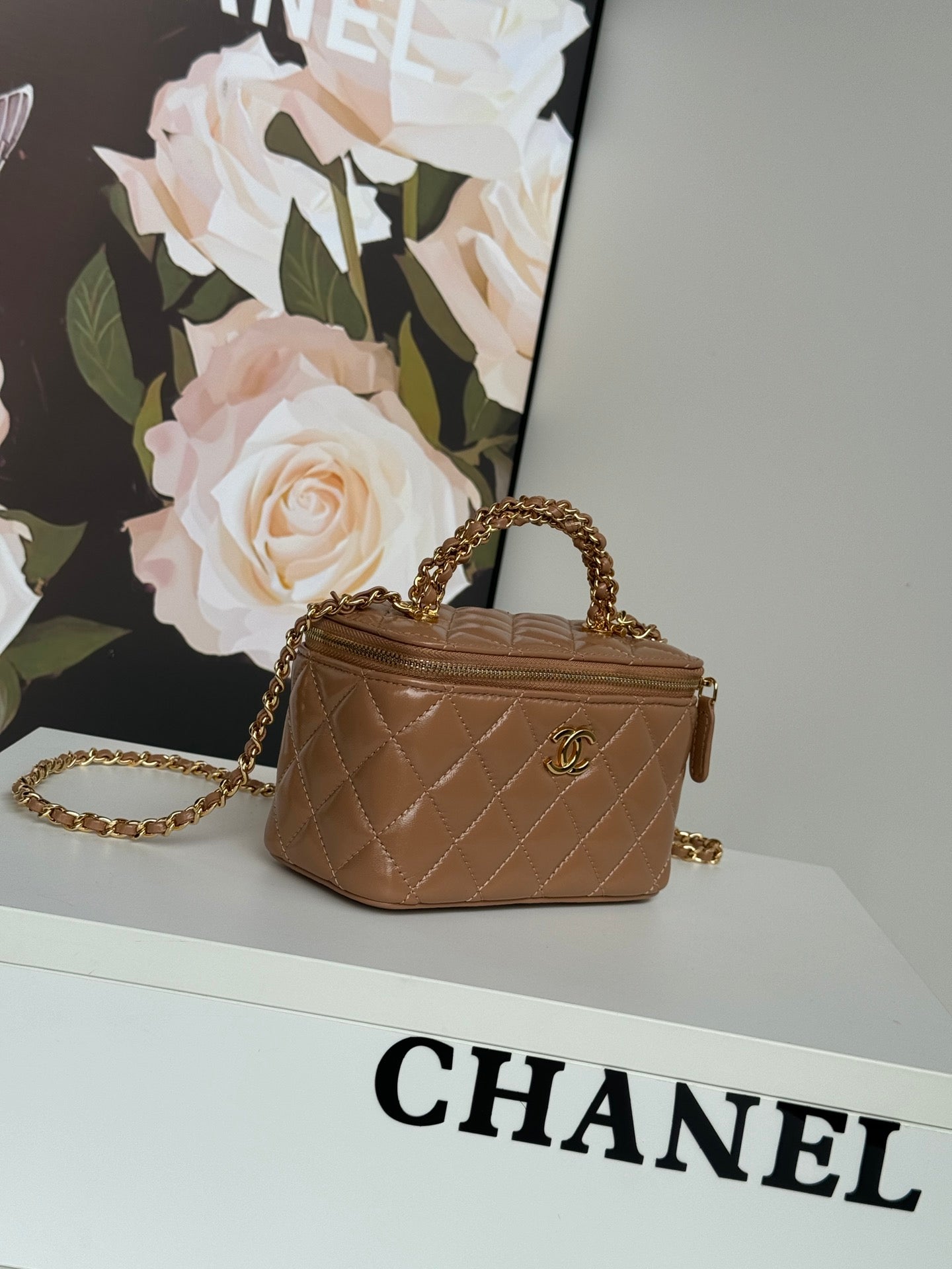 SMALL VANITY CASE 17 WITH HANDLE IN RUSSET BROWN CALFSKIN GOLD METAL CHAIN mysite