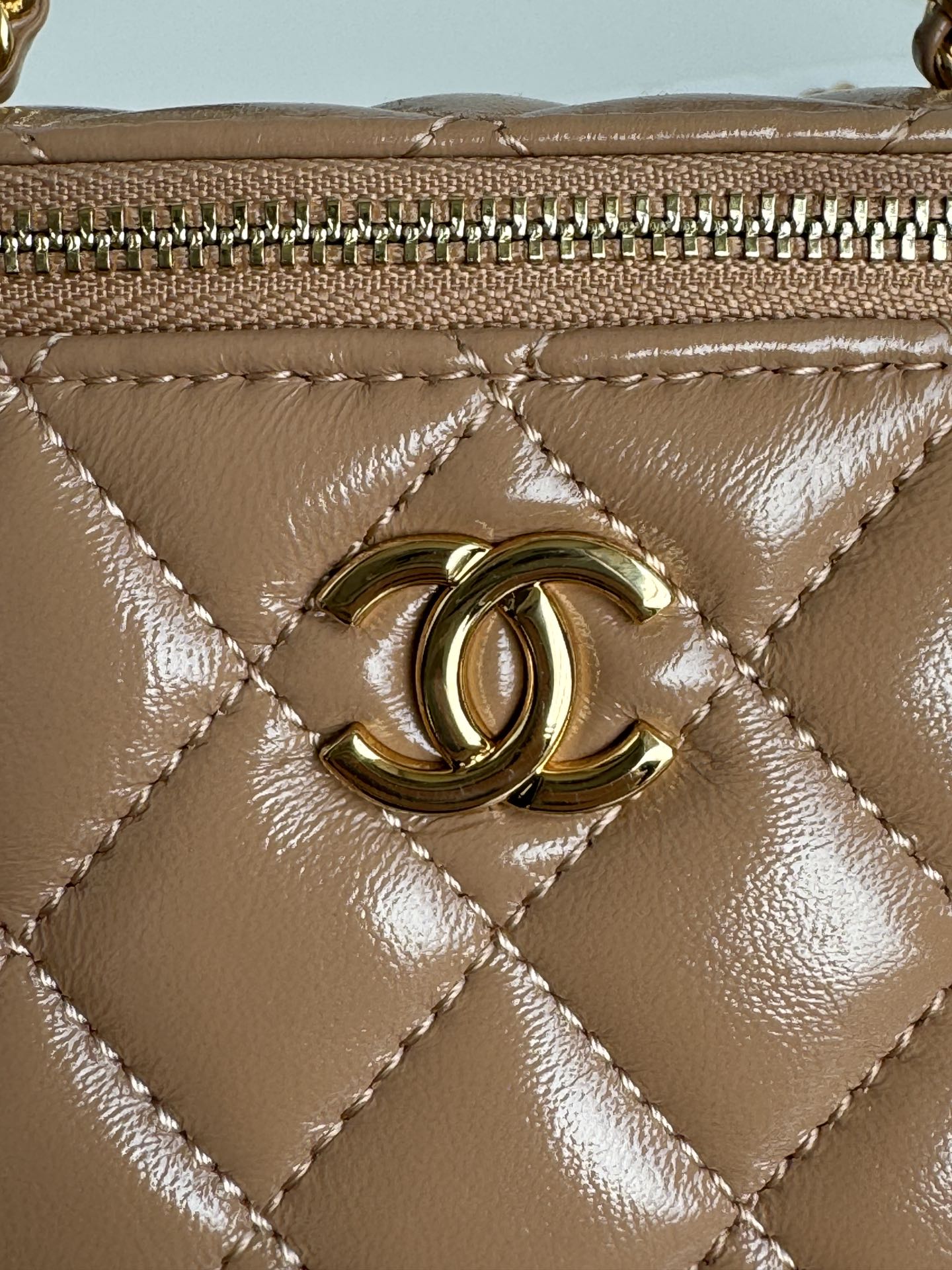 SMALL VANITY CASE 17 WITH HANDLE IN RUSSET BROWN CALFSKIN GOLD METAL CHAIN mysite