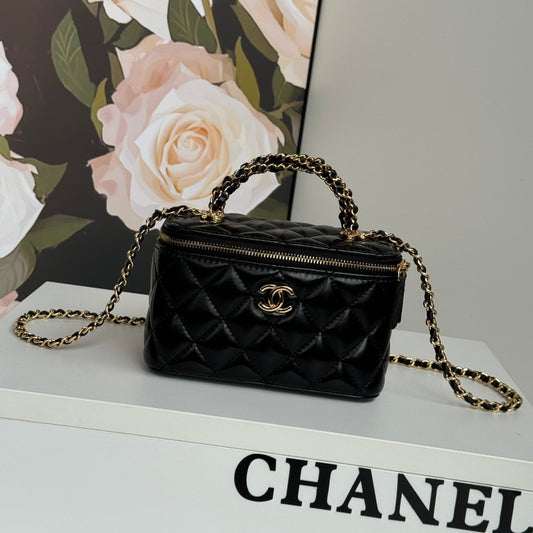 SMALL VANITY CASE 17 WITH HANDLE IN BLACK CALFSKIN GOLD METAL CHAIN mysite