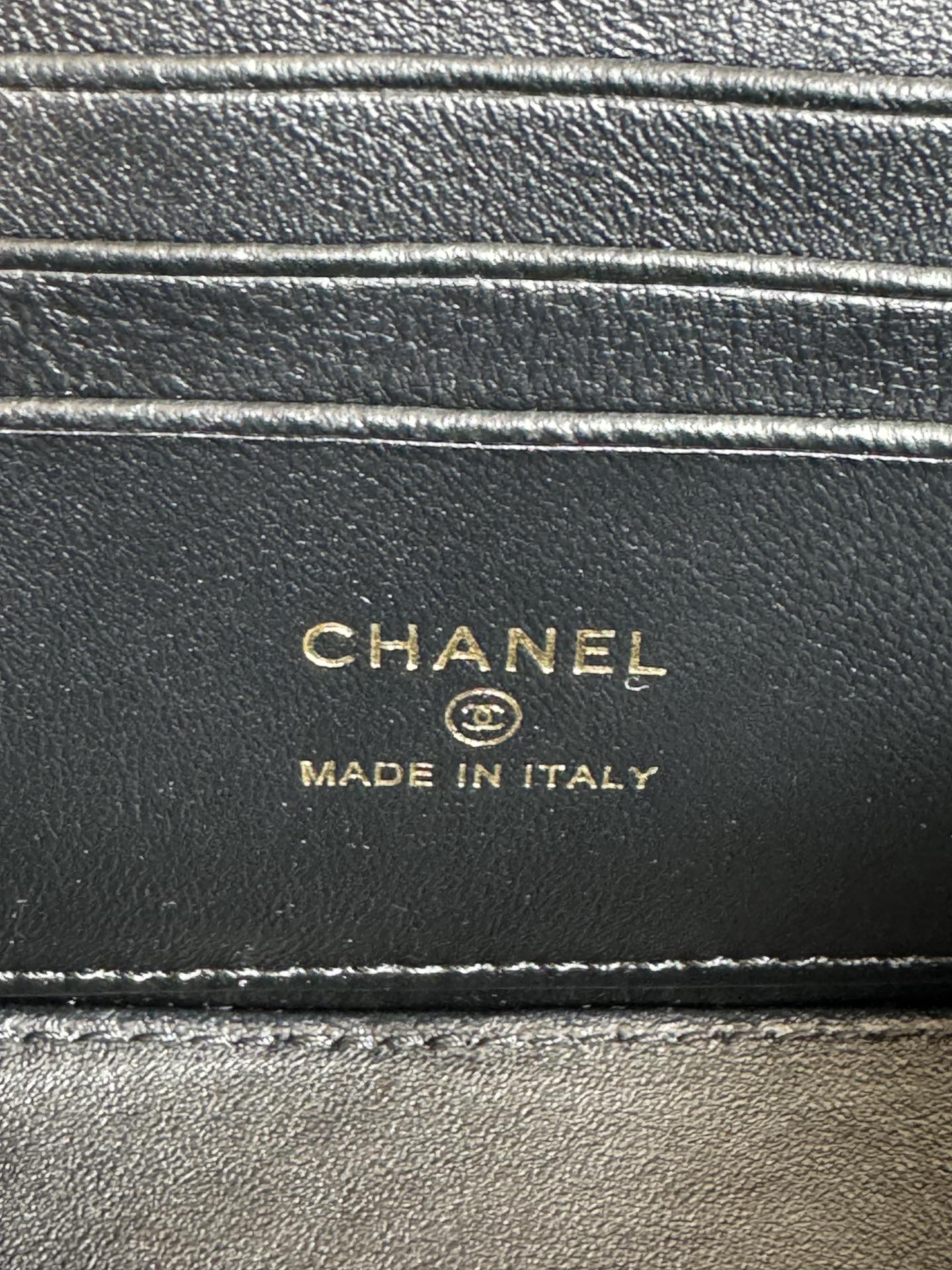 SMALL VANITY CASE 17 WITH HANDLE IN BLACK CALFSKIN GOLD METAL CHAIN mysite