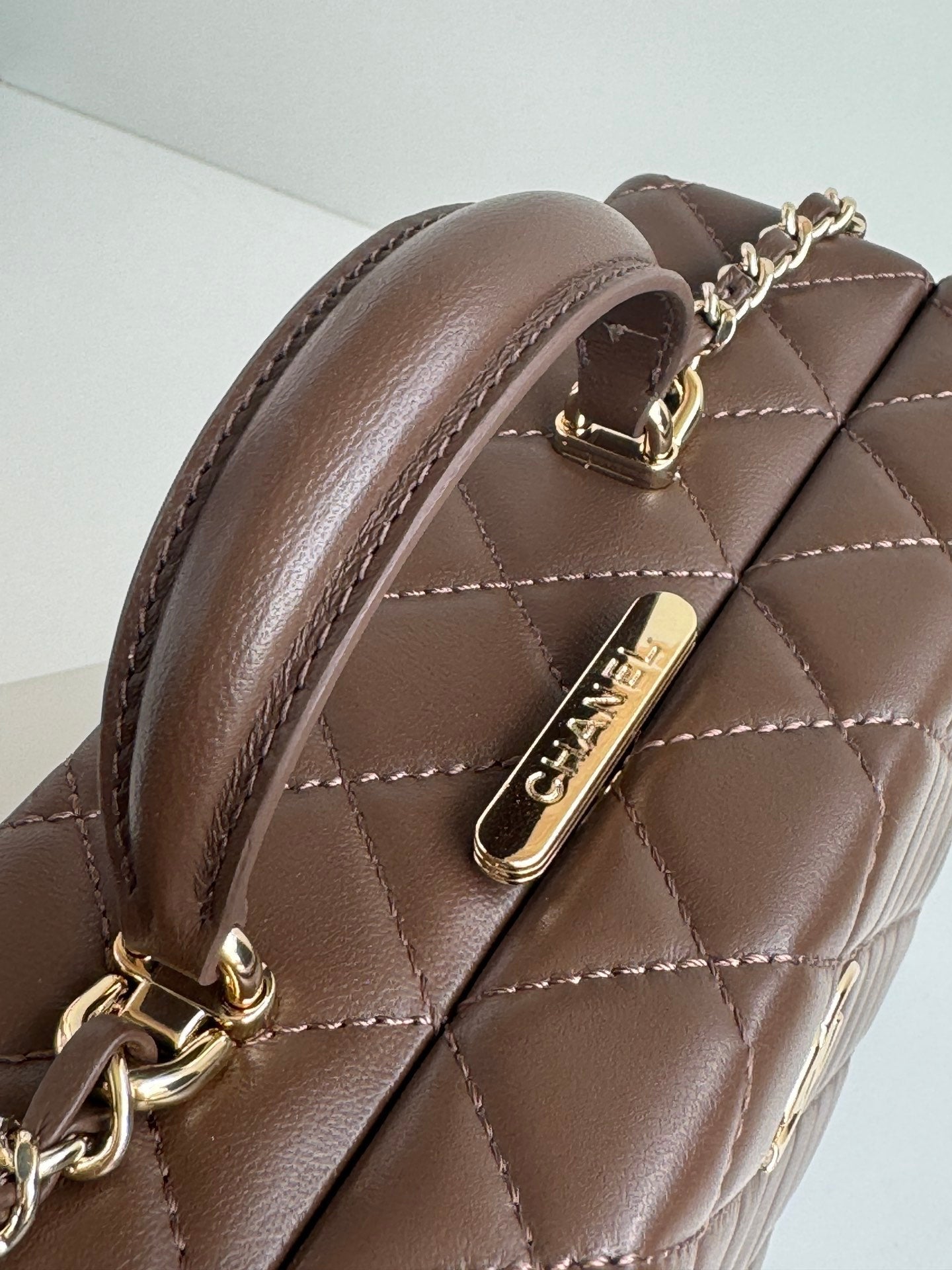 MEDIUM BOX BAG 22 IN CHOCOLATE LAMBSKIN GOLD HARDWARE mysite