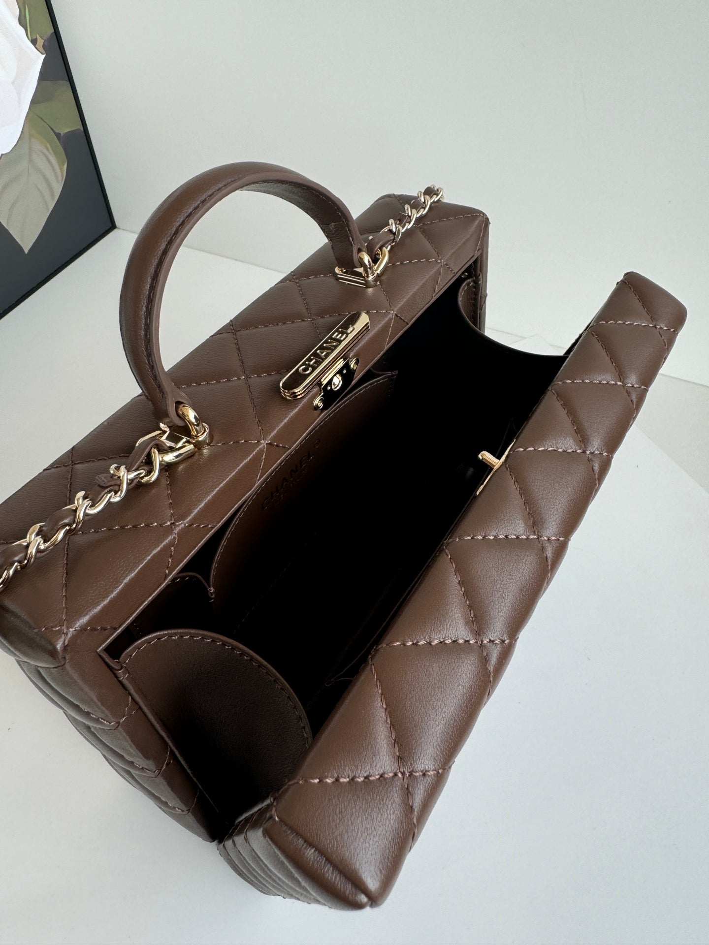 MEDIUM BOX BAG 22 IN CHOCOLATE LAMBSKIN GOLD HARDWARE mysite
