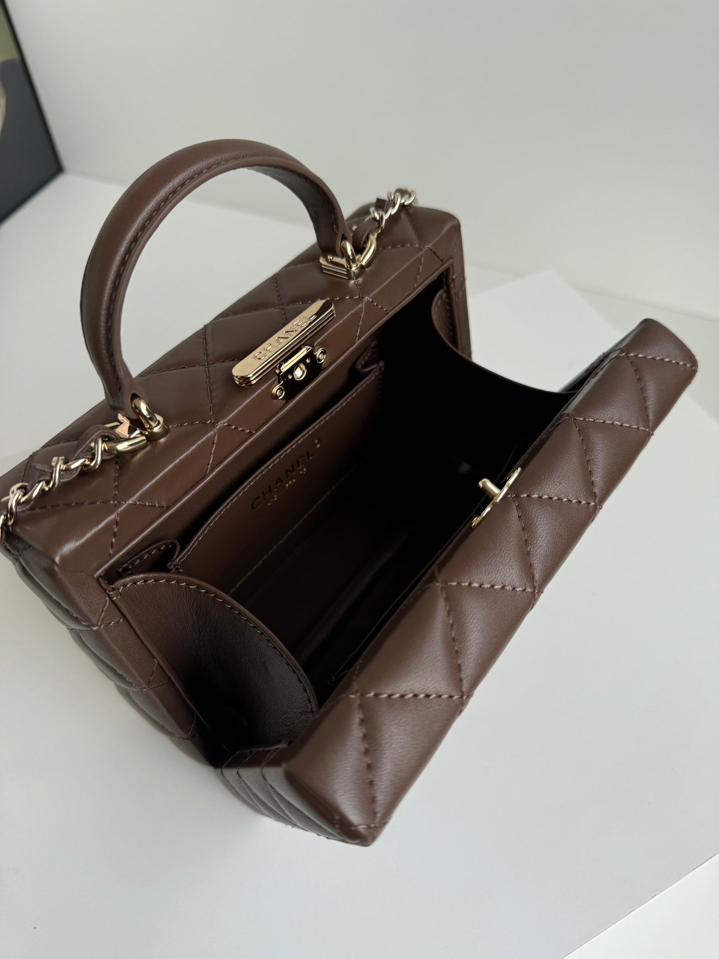 SMALL BOX BAG 18 IN CHOCOLATE LAMBSKIN GOLD HARDWARE mysite