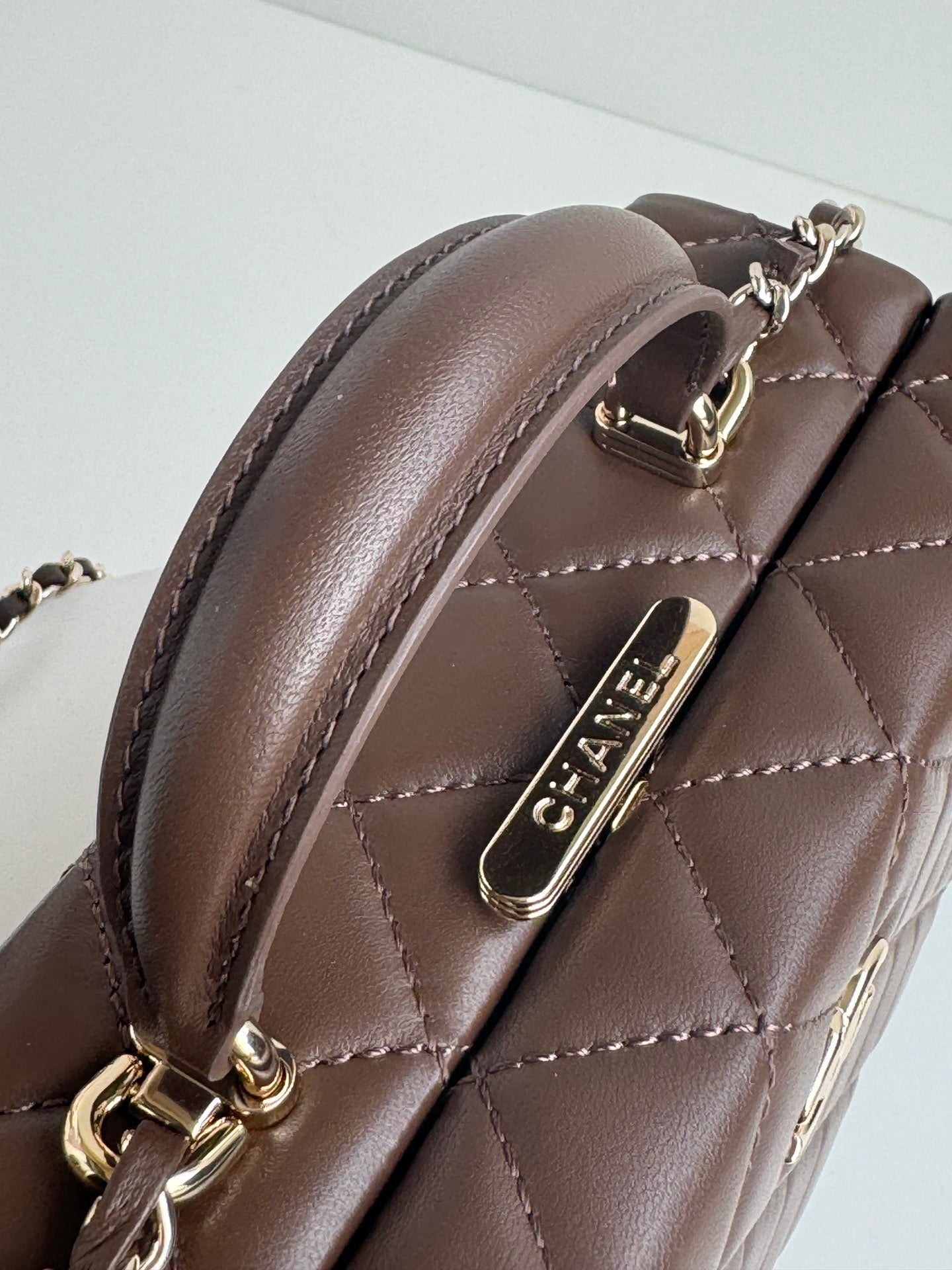 SMALL BOX BAG 18 IN CHOCOLATE LAMBSKIN GOLD HARDWARE mysite