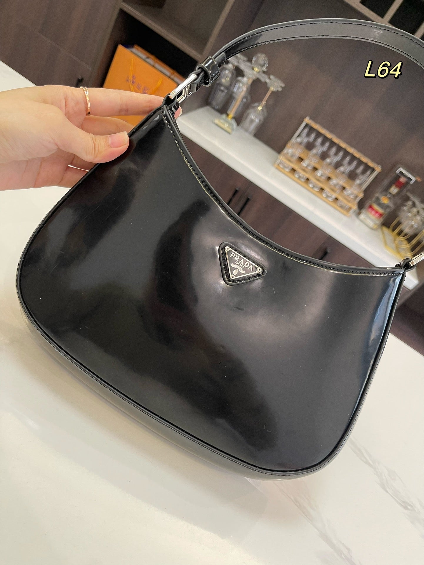 PRA 30 CLEO SHOULDER BAG IN BLACK BRUSHED LEATHER mysite