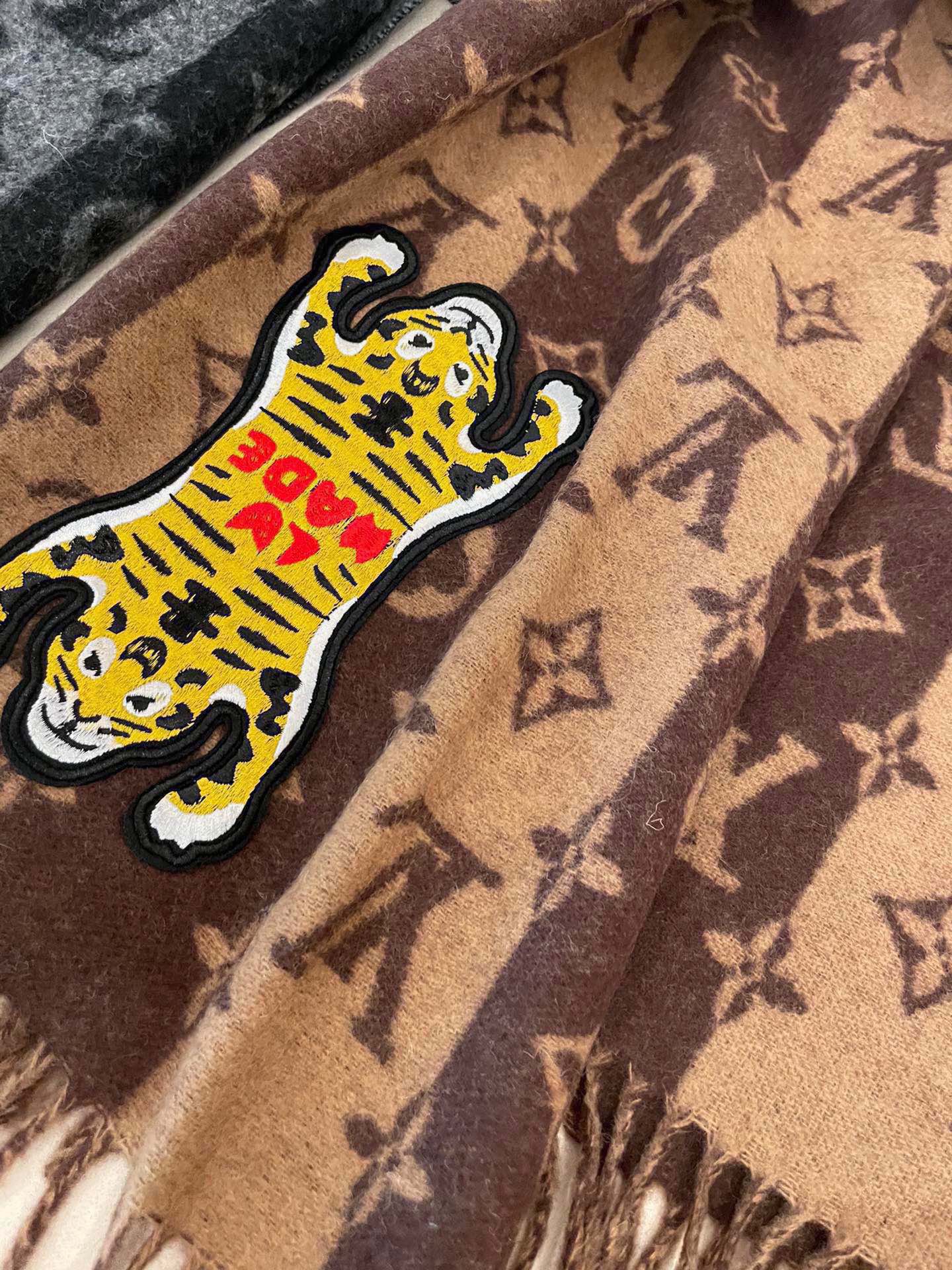 TIGER PATTERN SCARF 205 CM IN CHOCOLATE BROWN CASHMERE  390874 mysite