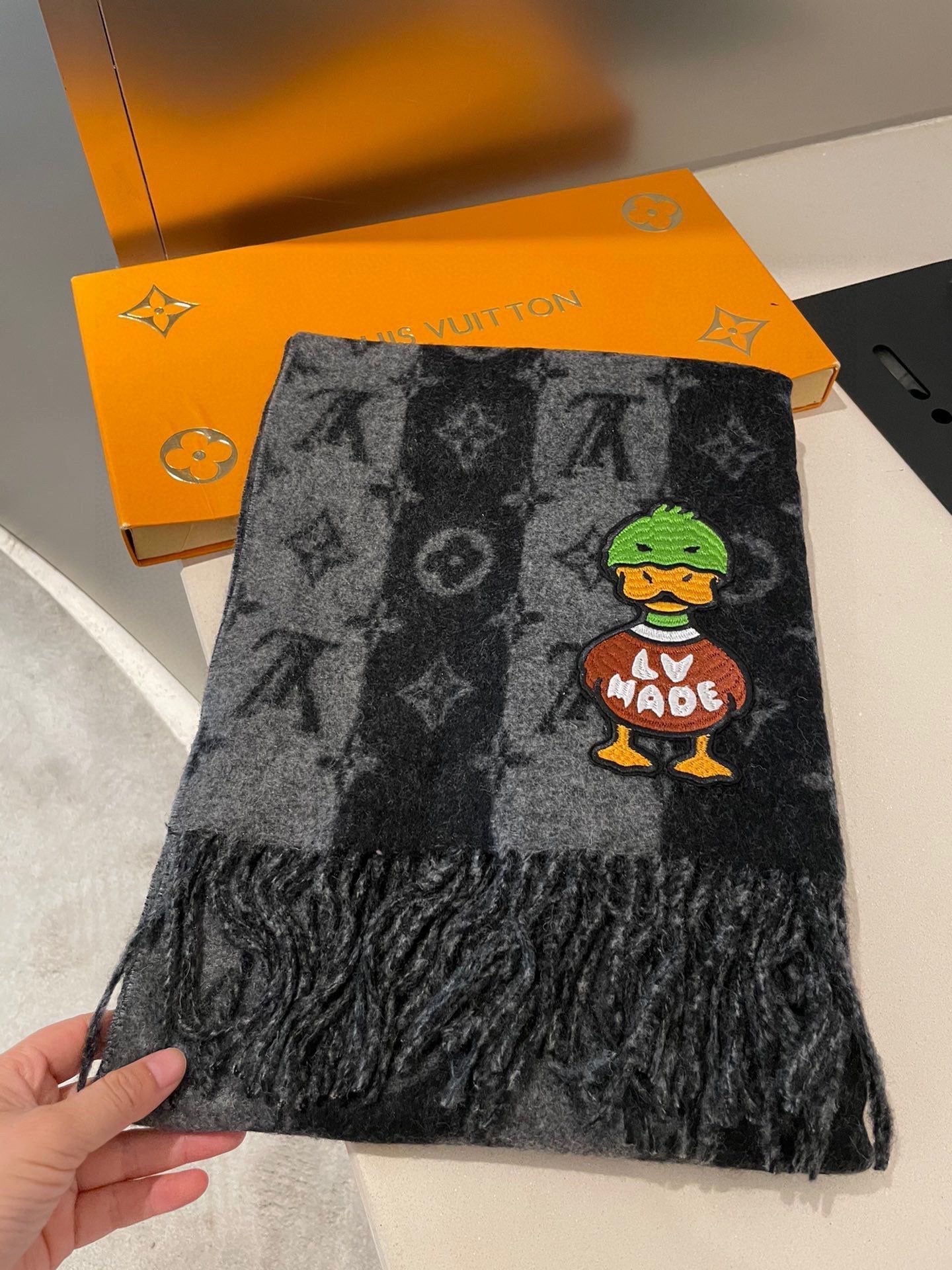 TIGER PATTERN SCARF 205 CM IN BLACK CASHMERE  390875 mysite