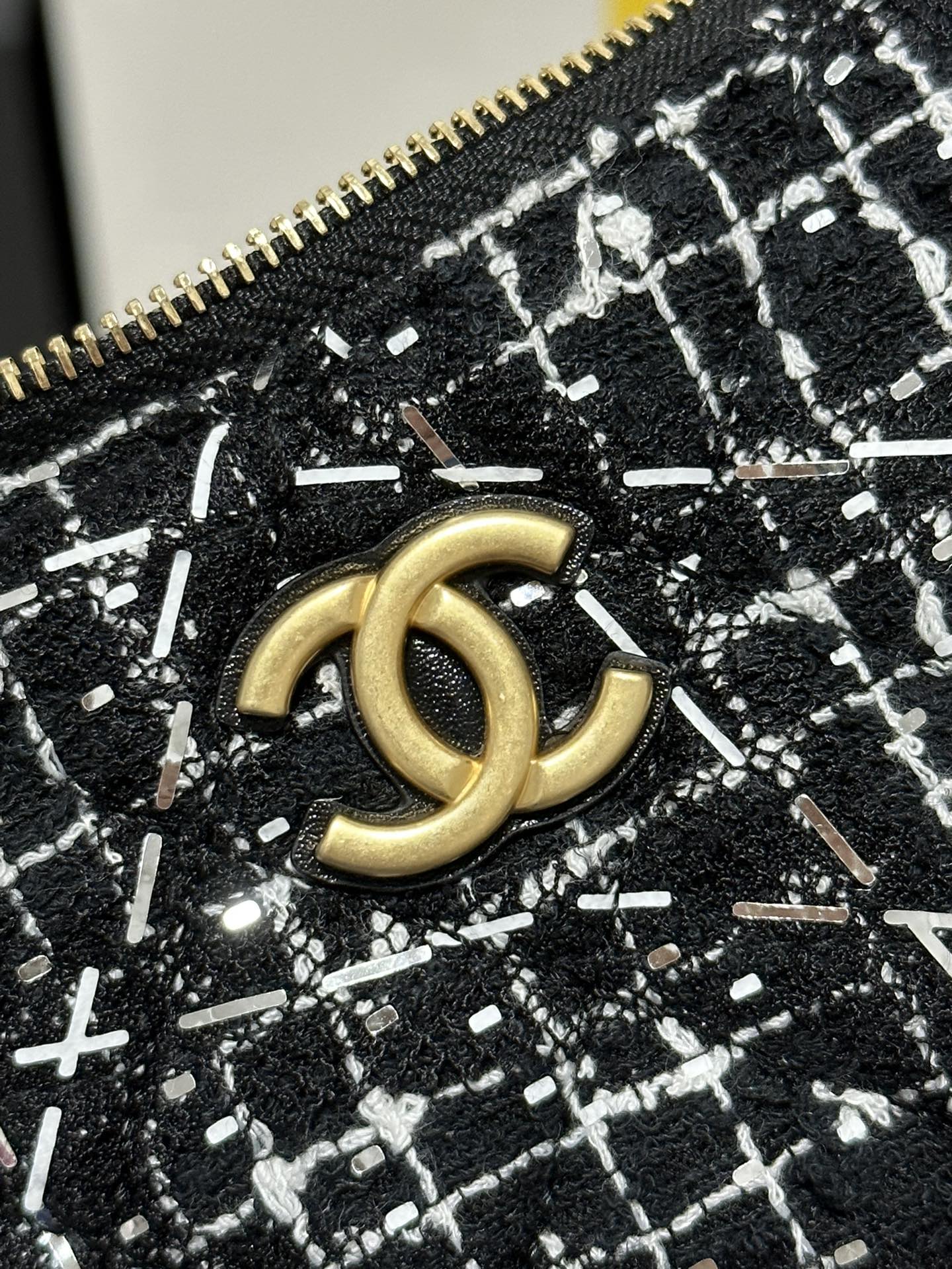 HOBO BAG 23 IN BLACK MIX WHITE TWEED GOLD HARDWARE mysite