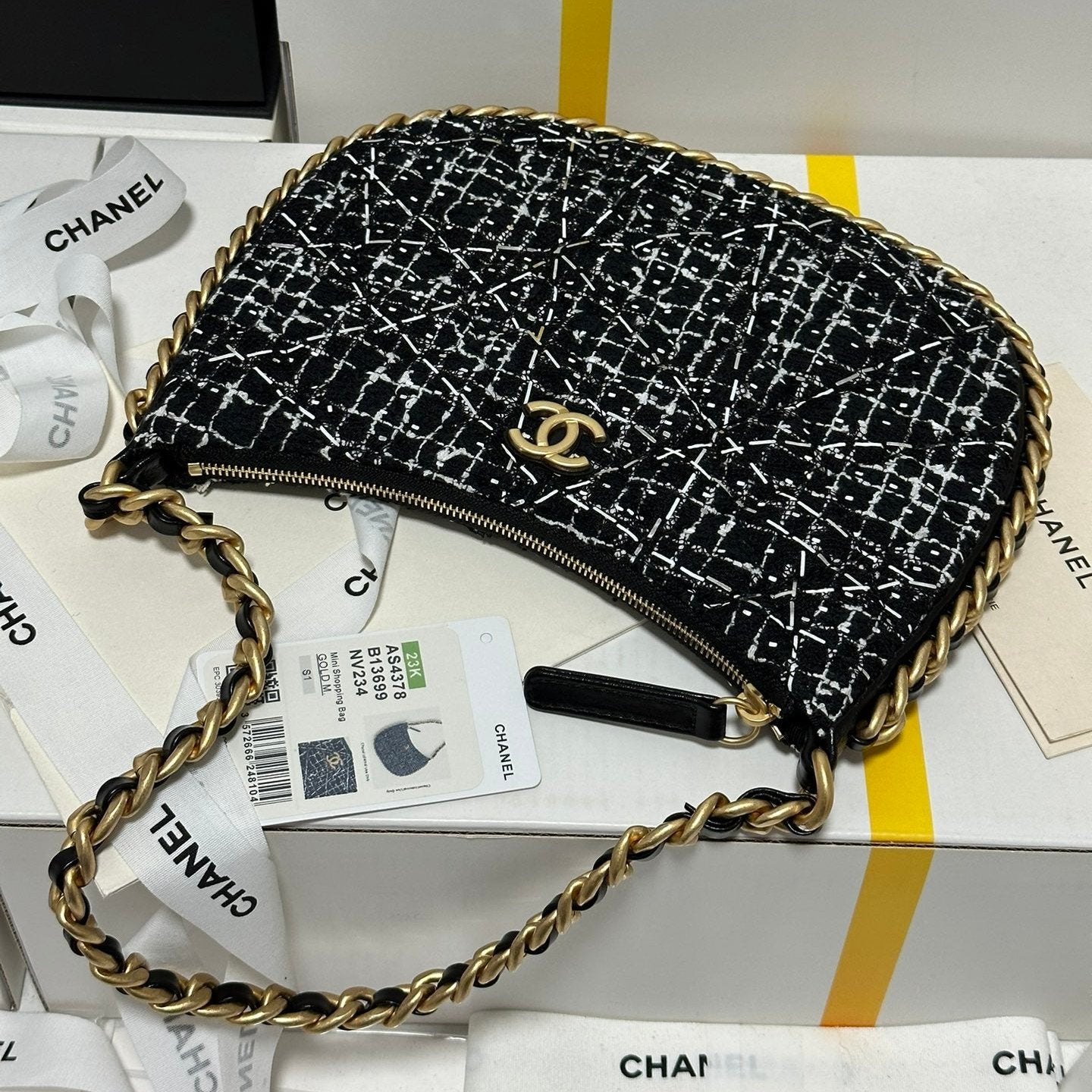 HOBO BAG 23 IN BLACK MIX WHITE TWEED GOLD HARDWARE mysite