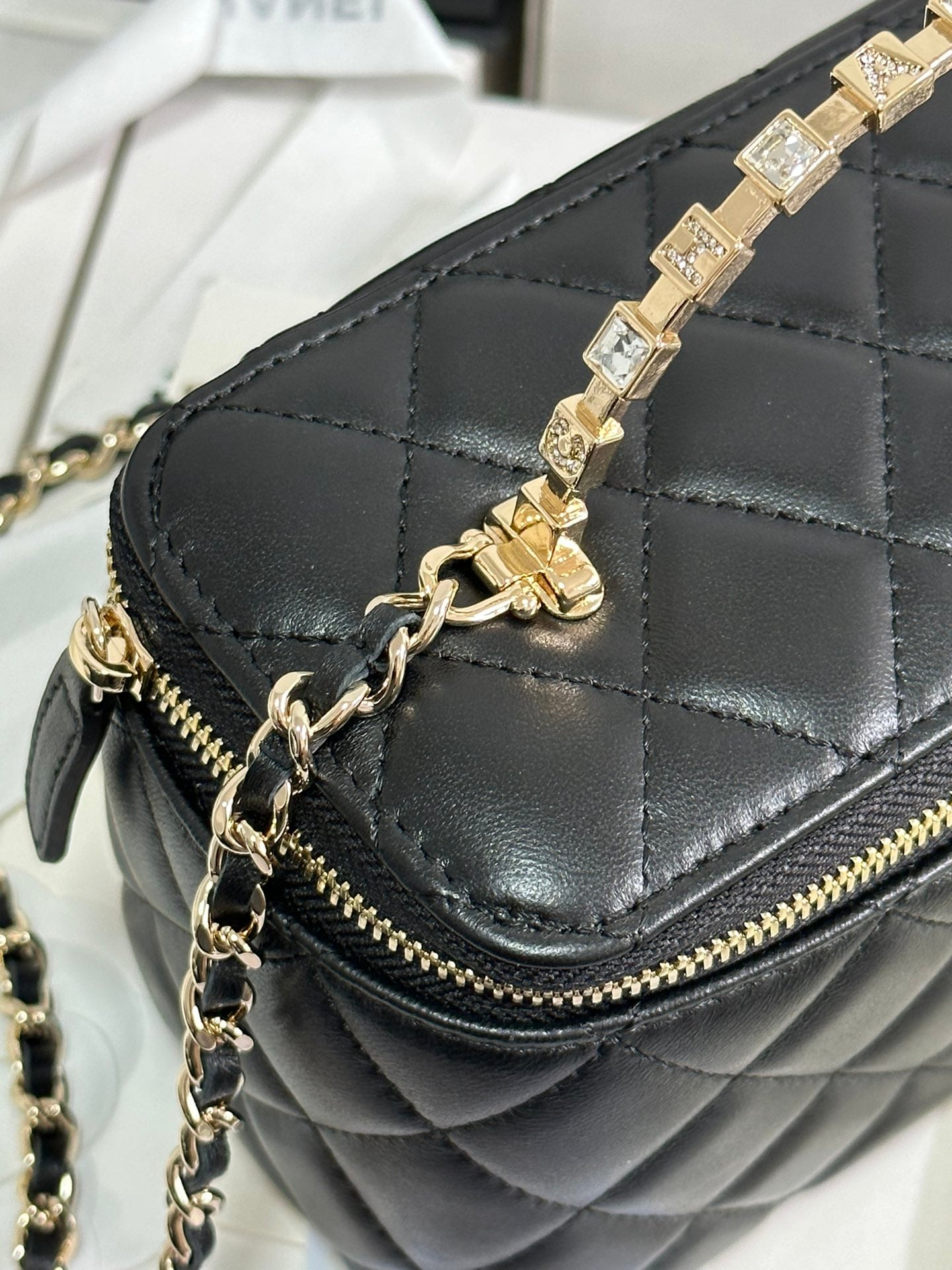 VANITY CASE 18 IN BLACK CALFSKIN GOLD HARDWARE mysite