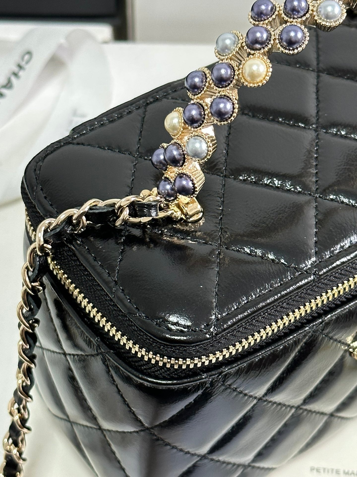 VANITY CASE 18 IN BLACK SHINY LAMBSKIN WITH PEARL HANDLE mysite