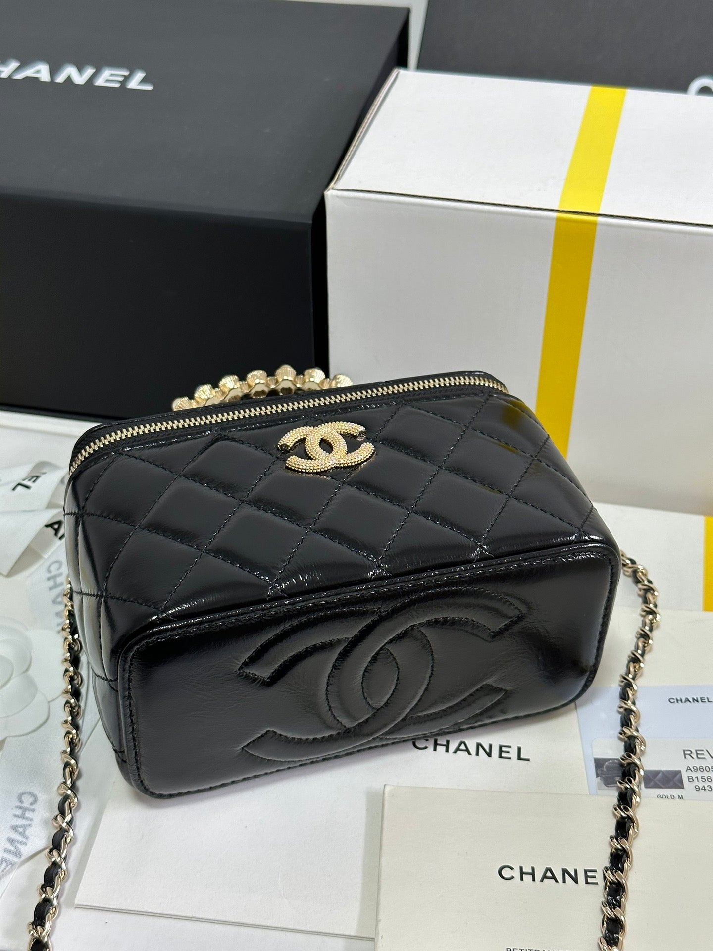 VANITY CASE 18 IN BLACK SHINY LAMBSKIN WITH PEARL HANDLE mysite